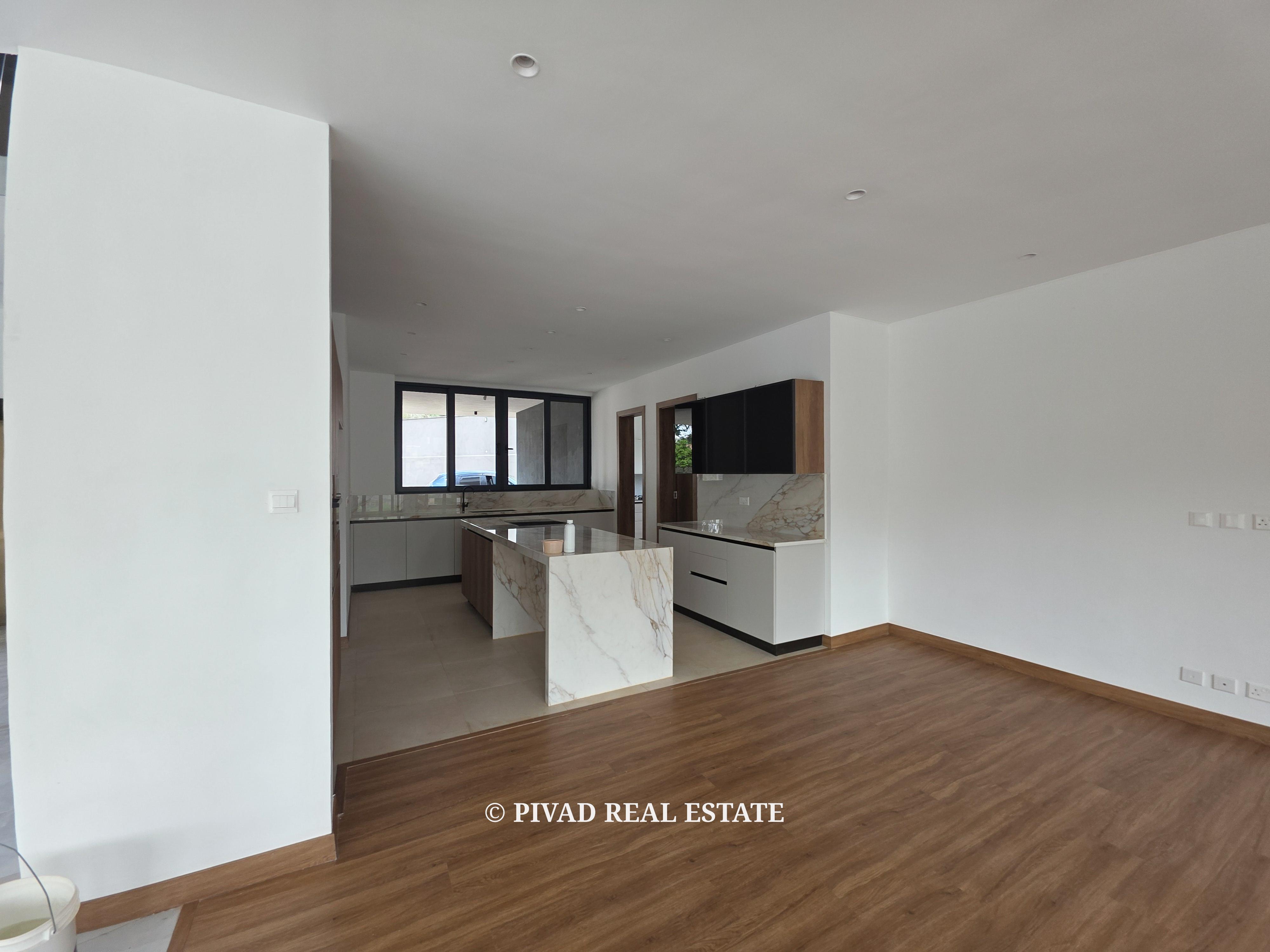 Modern 5 Bedroom House for Sale in Nyari Estate
