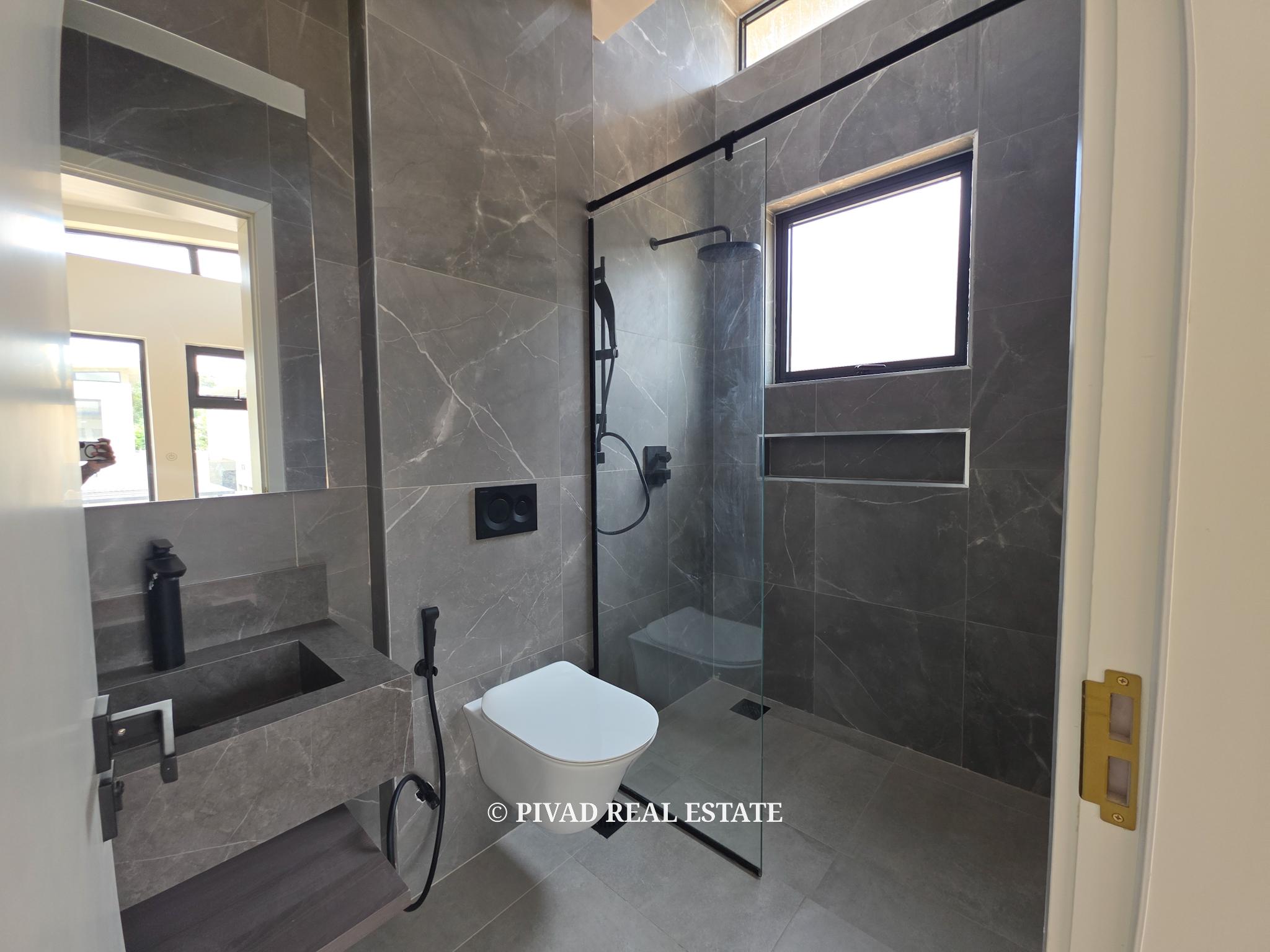 5 Bedroom House Available For Rent in Runda