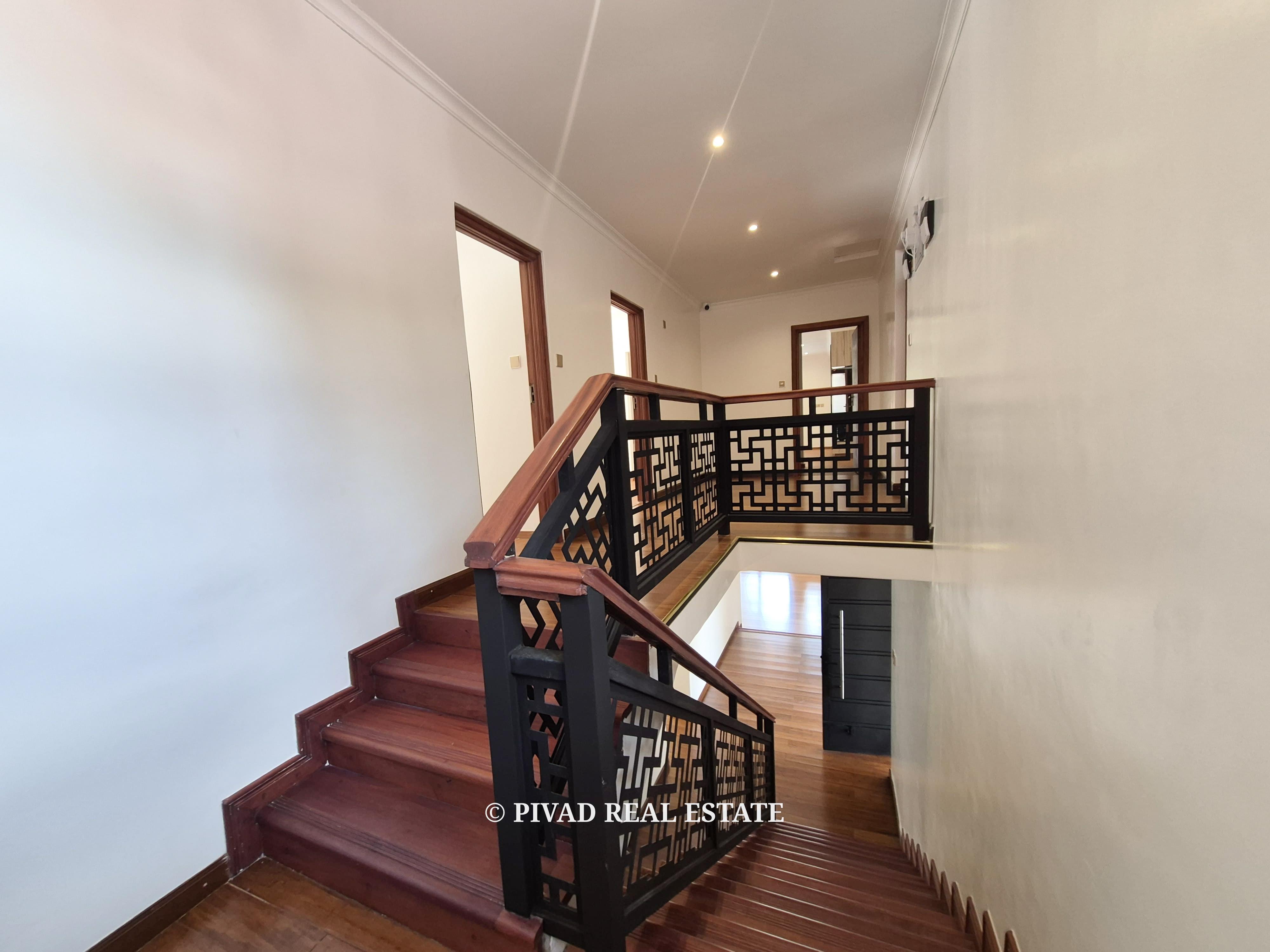 5 Bedroom House For Sale in Runda