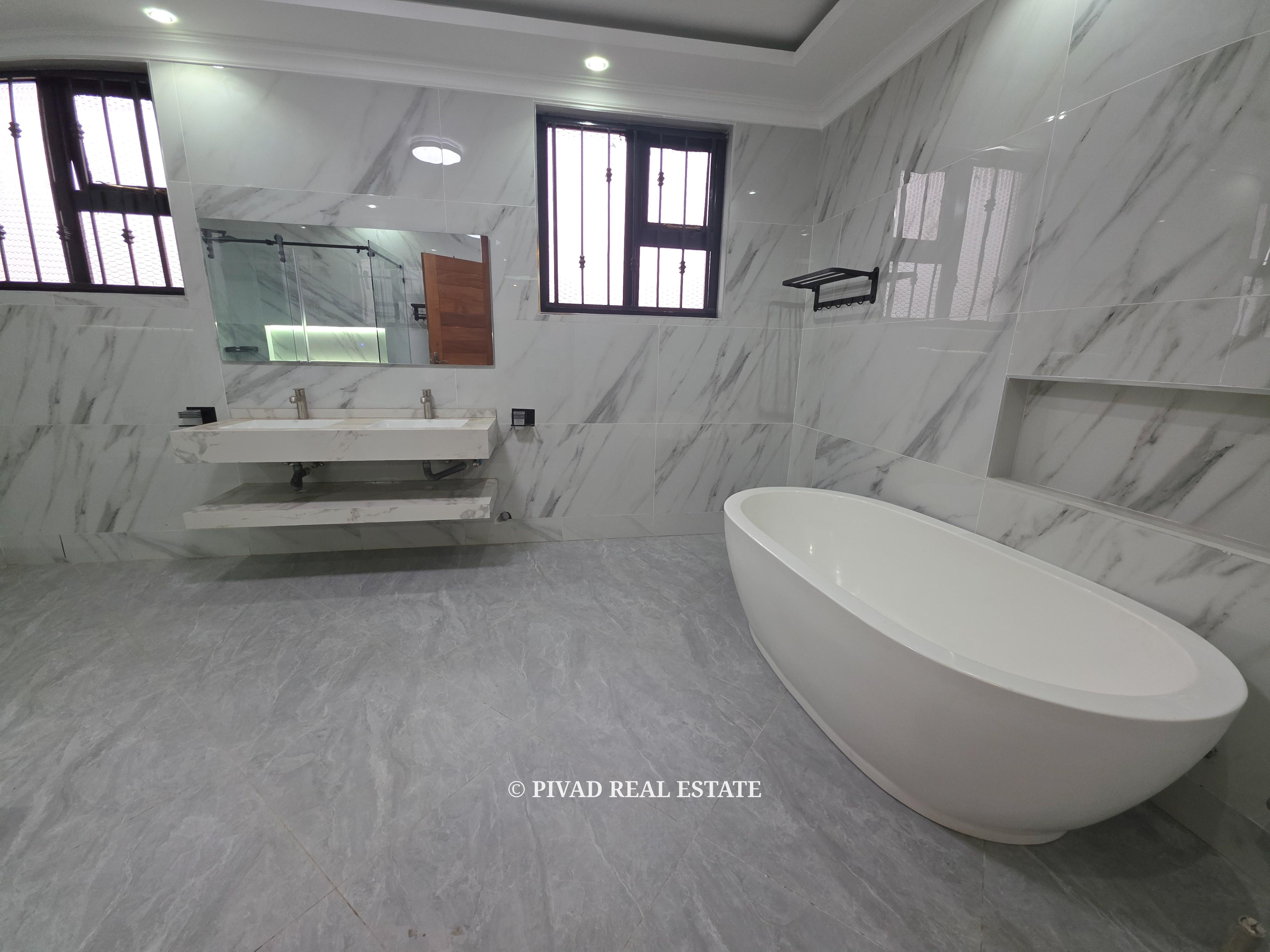 Modern 5 Bedroom Home in New Runda