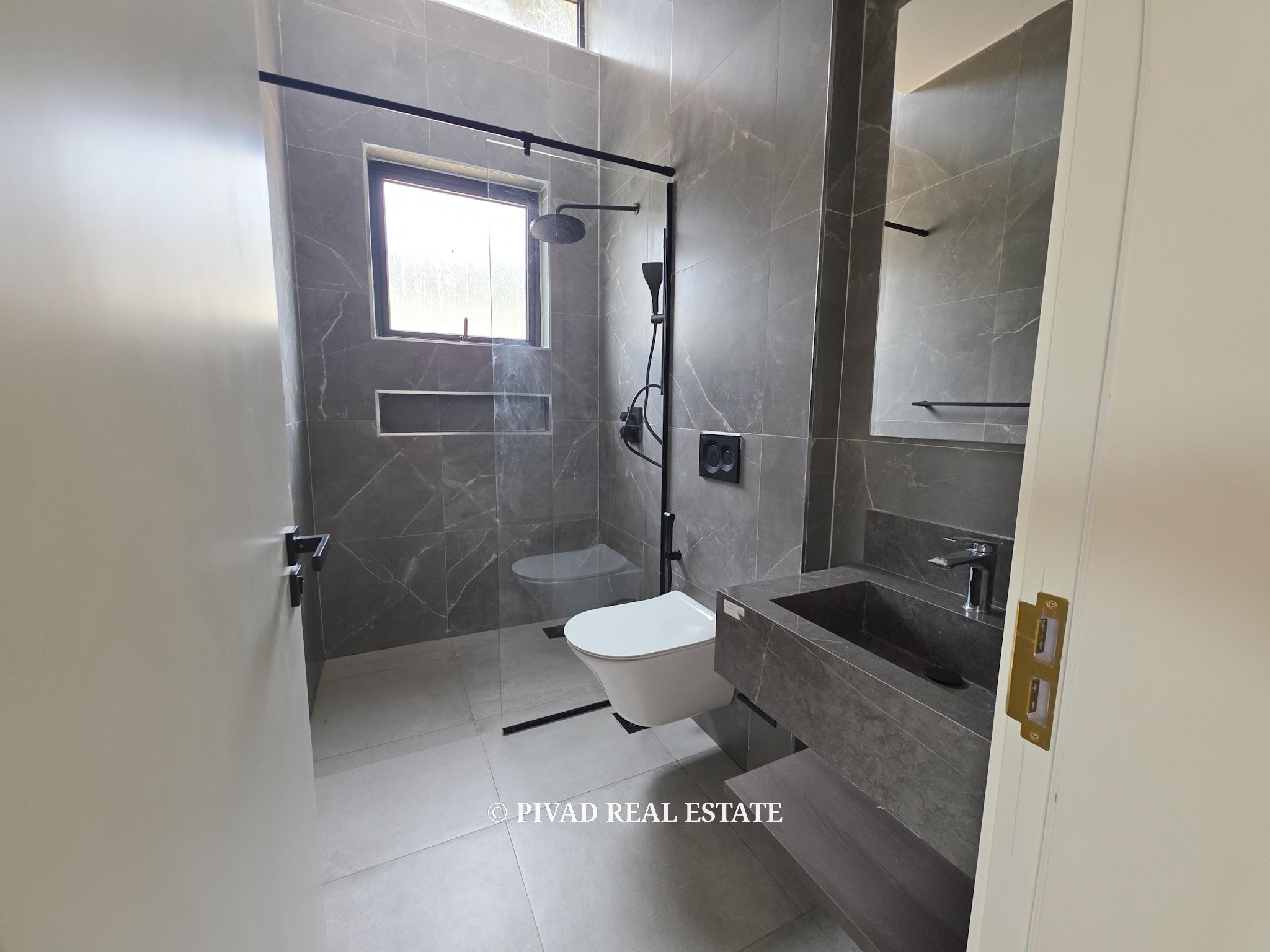 5 Bedroom House Available For Rent in Runda