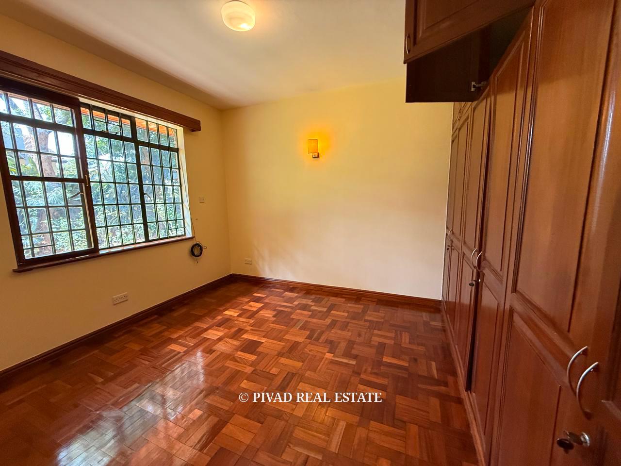 6 Bedroom House Available for Sale in Nyari Estate.