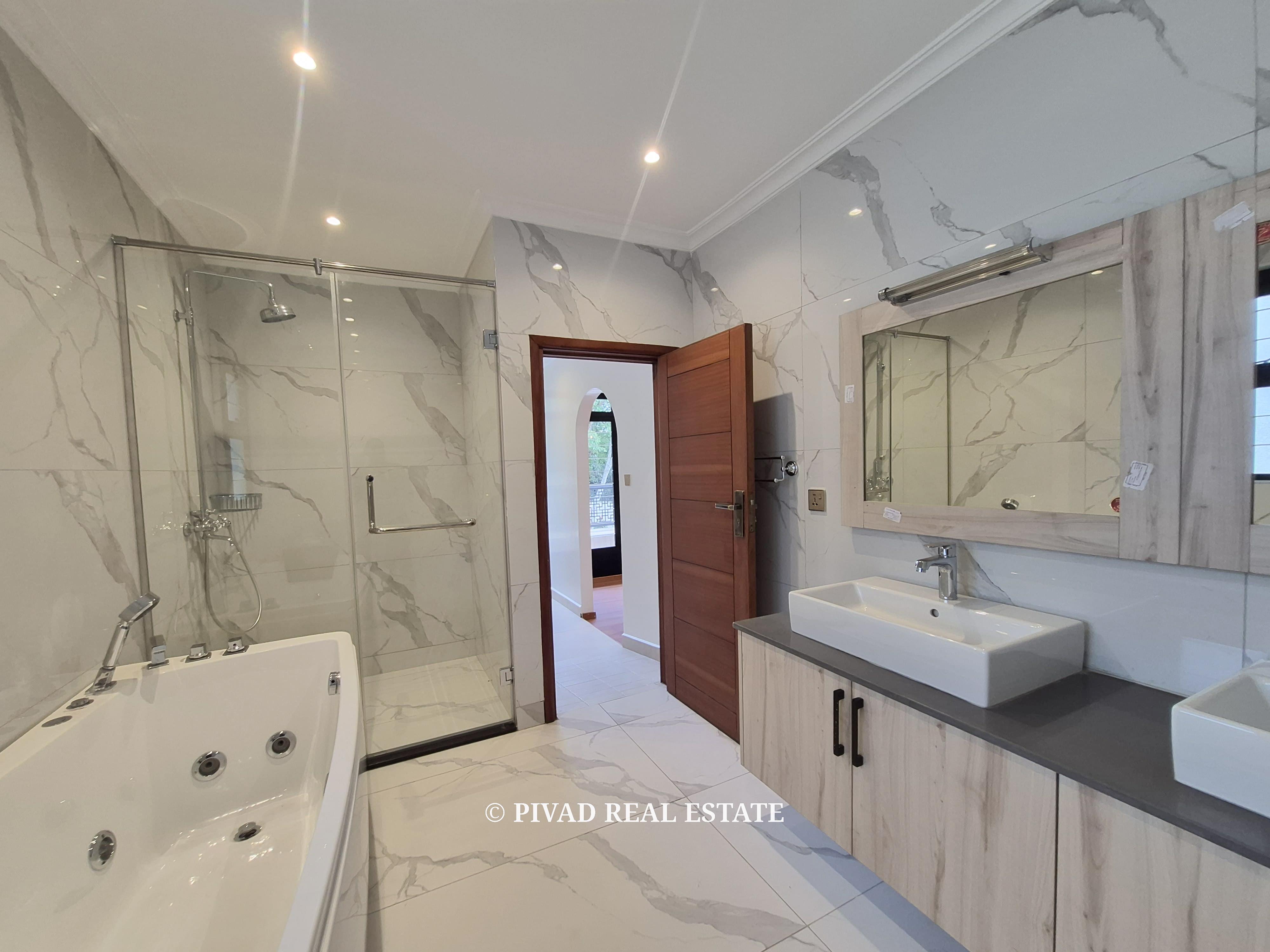 5 Bedroom House For Sale in Runda