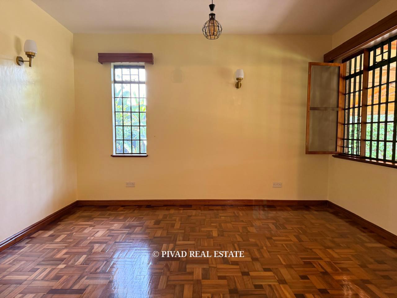 6 bedroom House Available for Sale in Nyari Estate.
