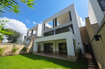 Modern 5 Bedroom house for rent in kyuna