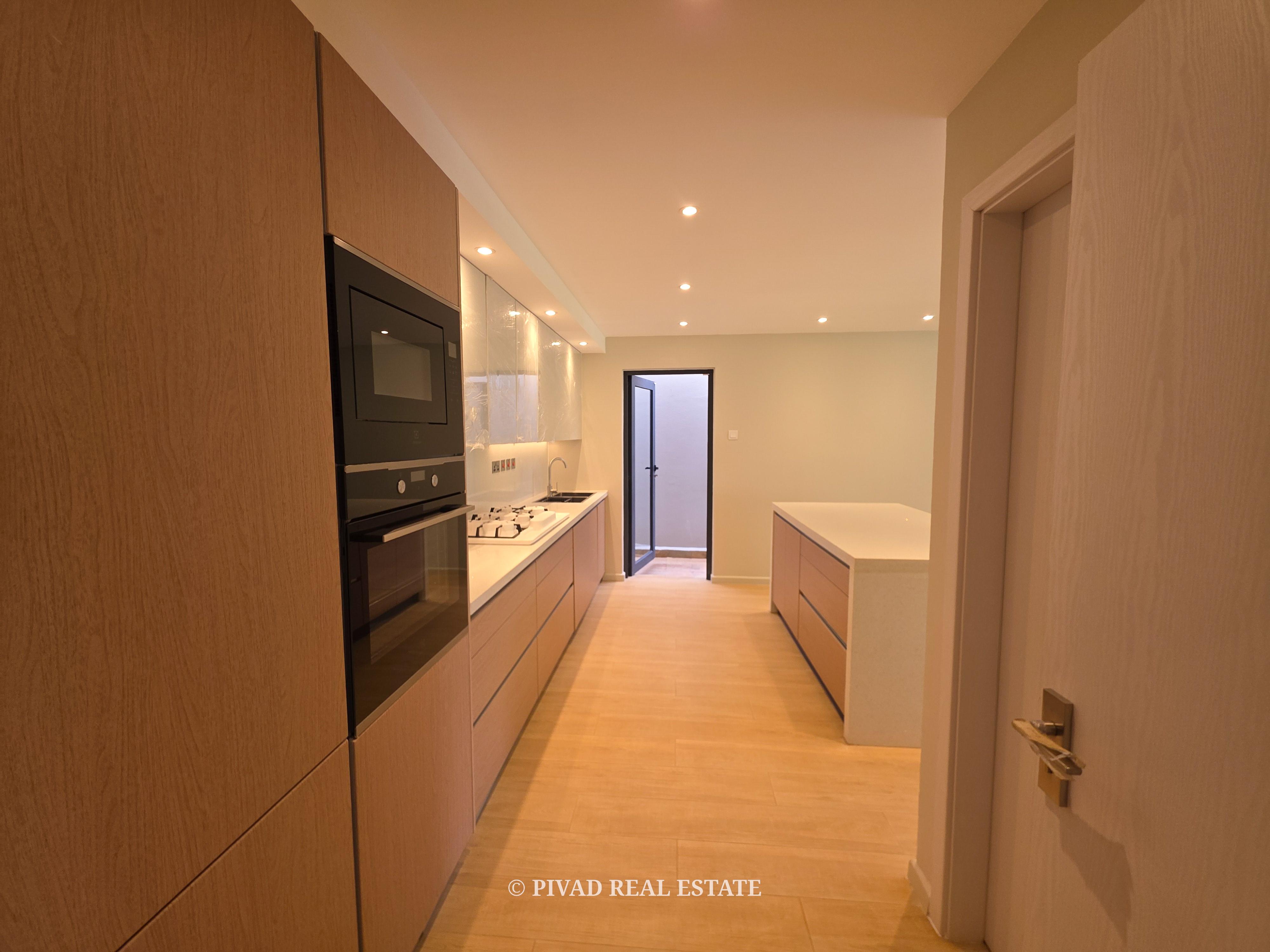 Modern 5 Bedroom house for rent in kyuna