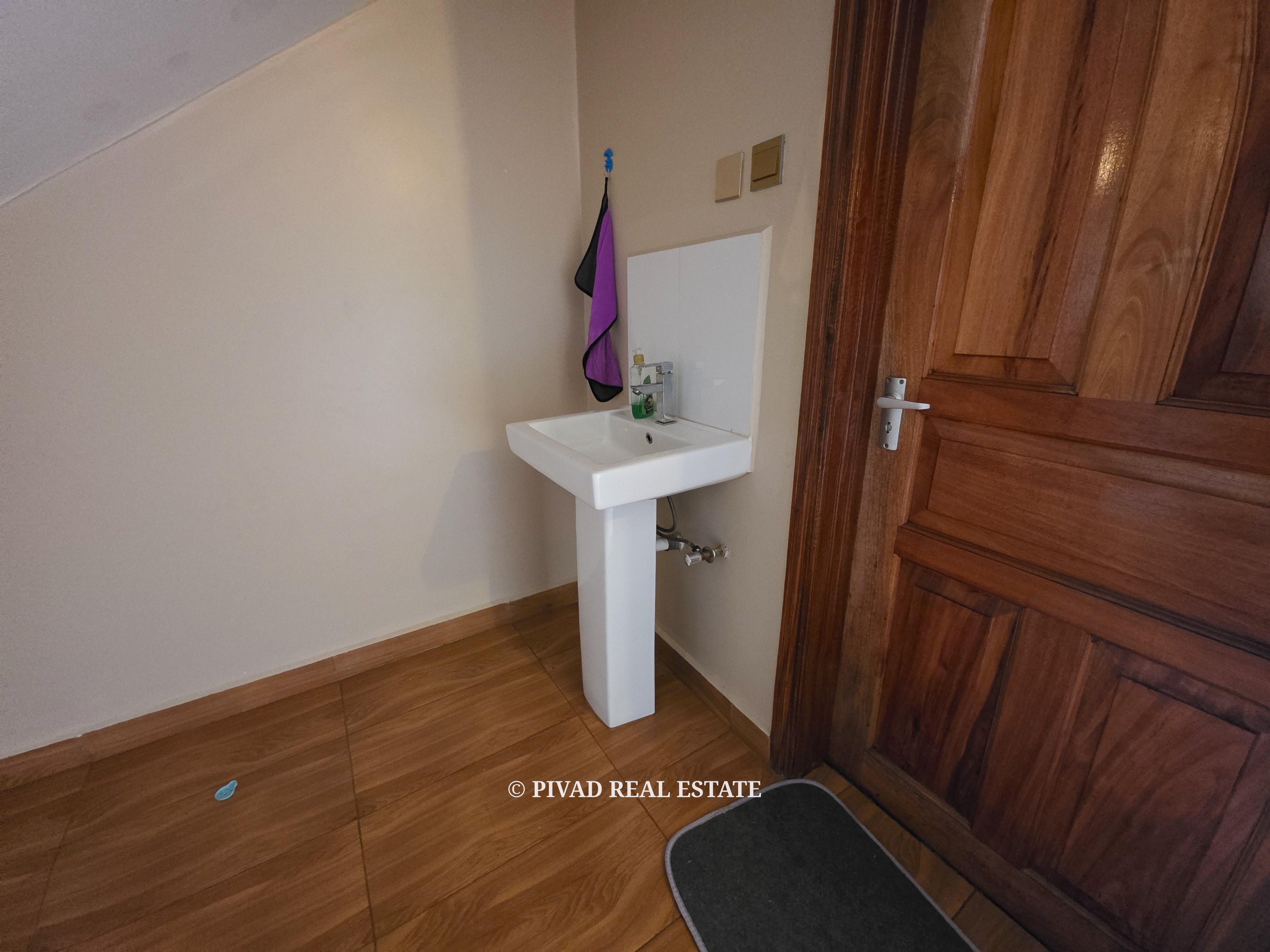 5 Bedroom House available for Sale in Sigona