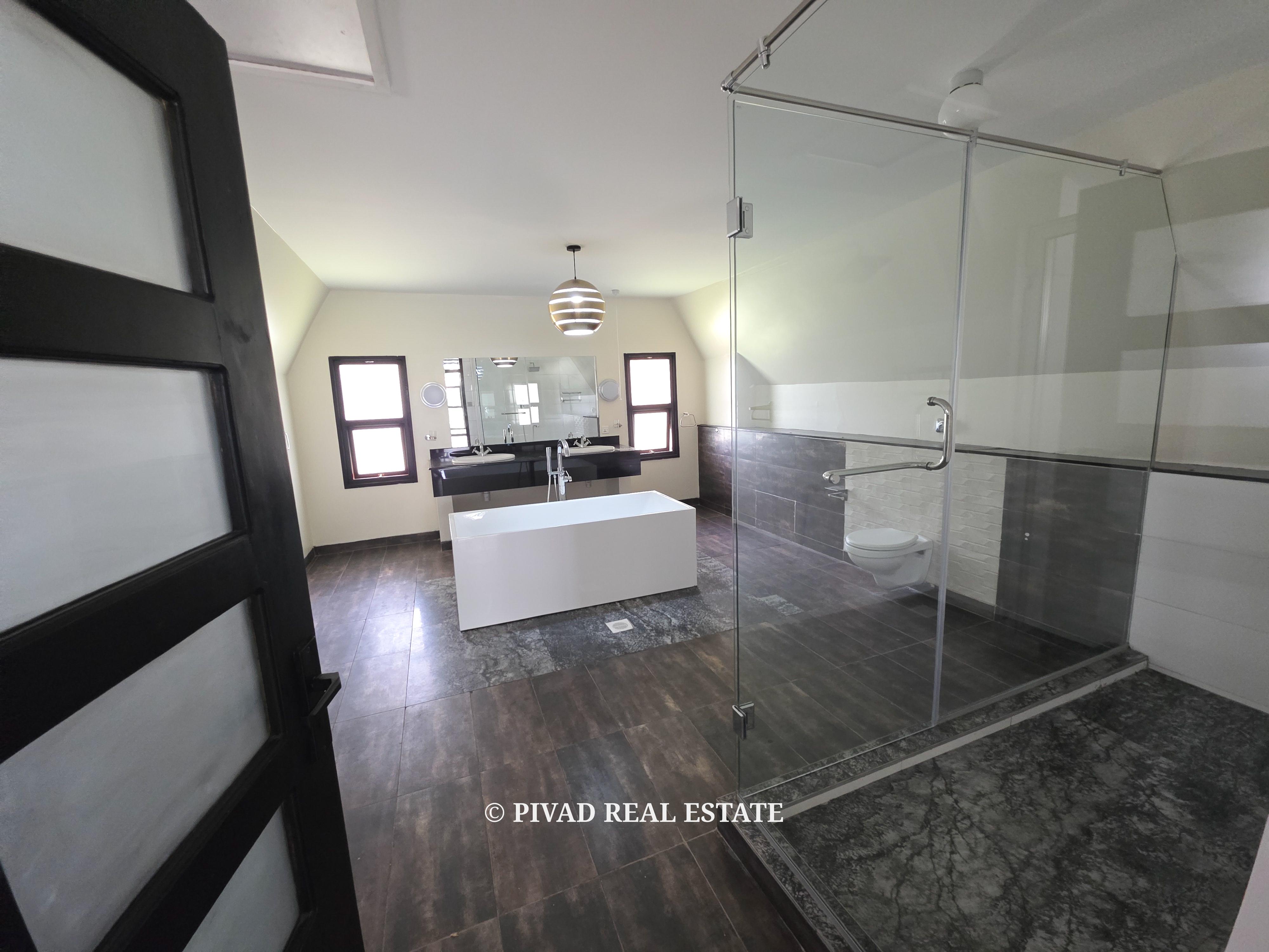 5 bedroom house Available for Sale in Karen