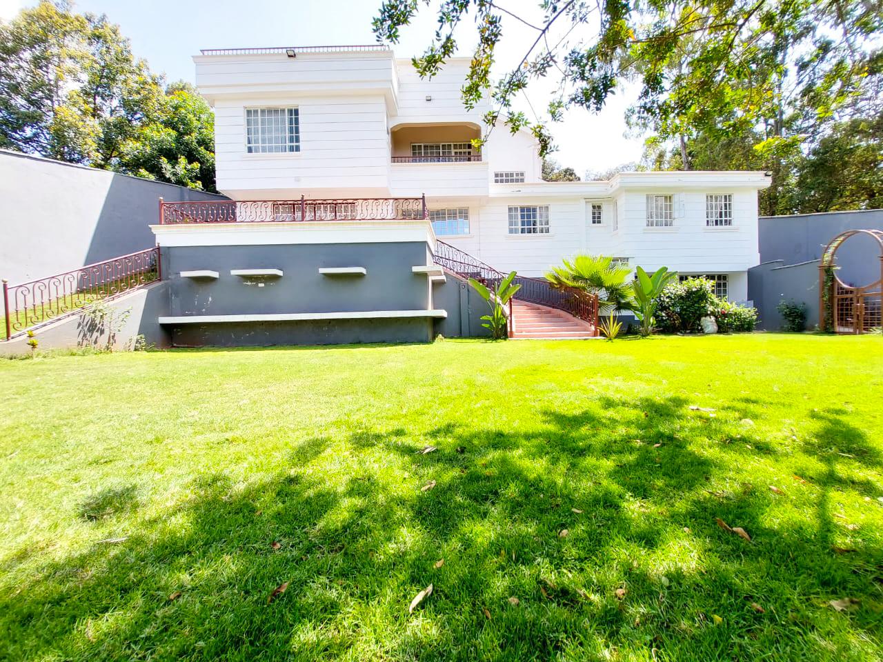 6 bedroom House Available for Sale in Kitisuru estate