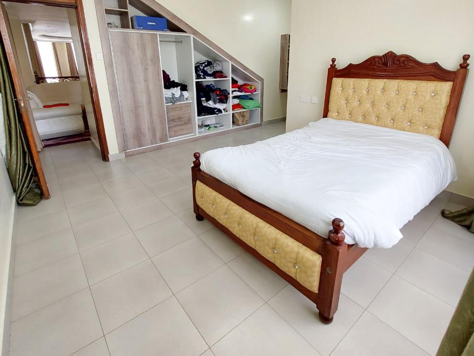 6 bedroom House Available for Sale in Kitisuru estate