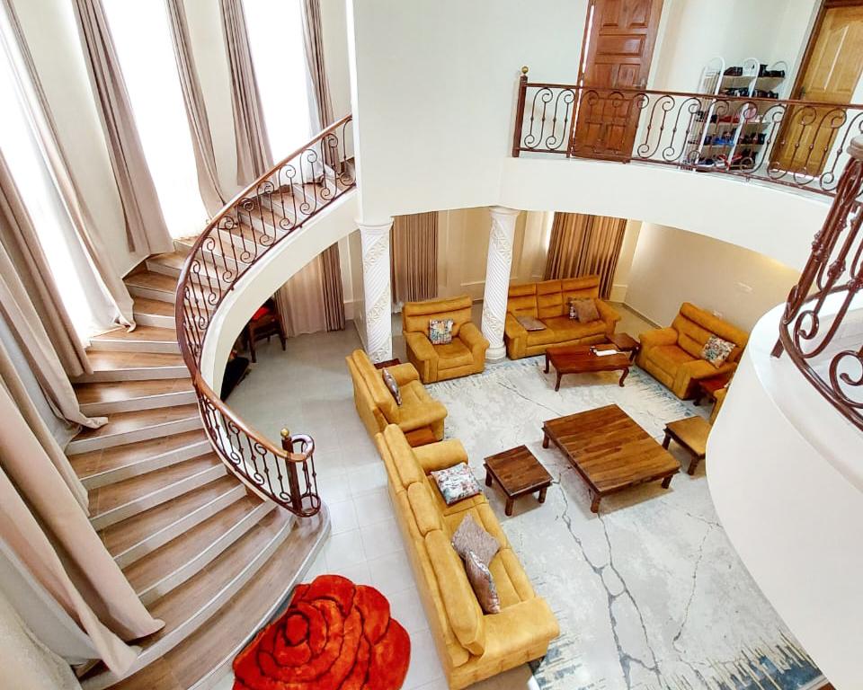 6 bedroom House Available for Sale in Kitisuru estate
