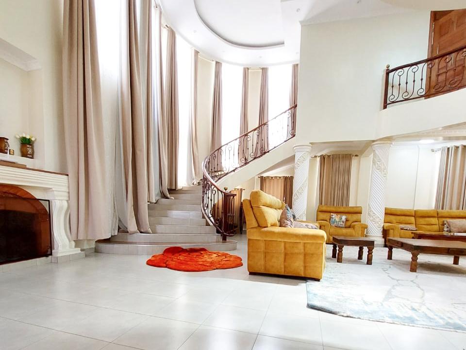 6 bedroom House Available for Sale in Kitisuru estate