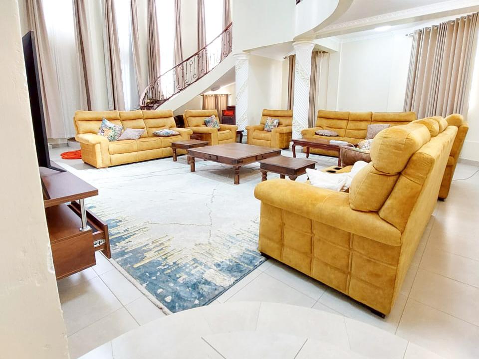 6 bedroom House Available for Sale in Kitisuru estate