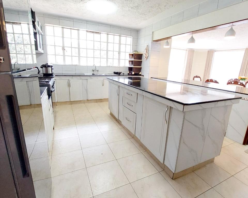 6 bedroom House Available for Sale in Kitisuru estate