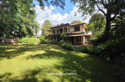 Homely 6 bedroom House with Dsq for 2 available for Sale in Nyari Estate.
