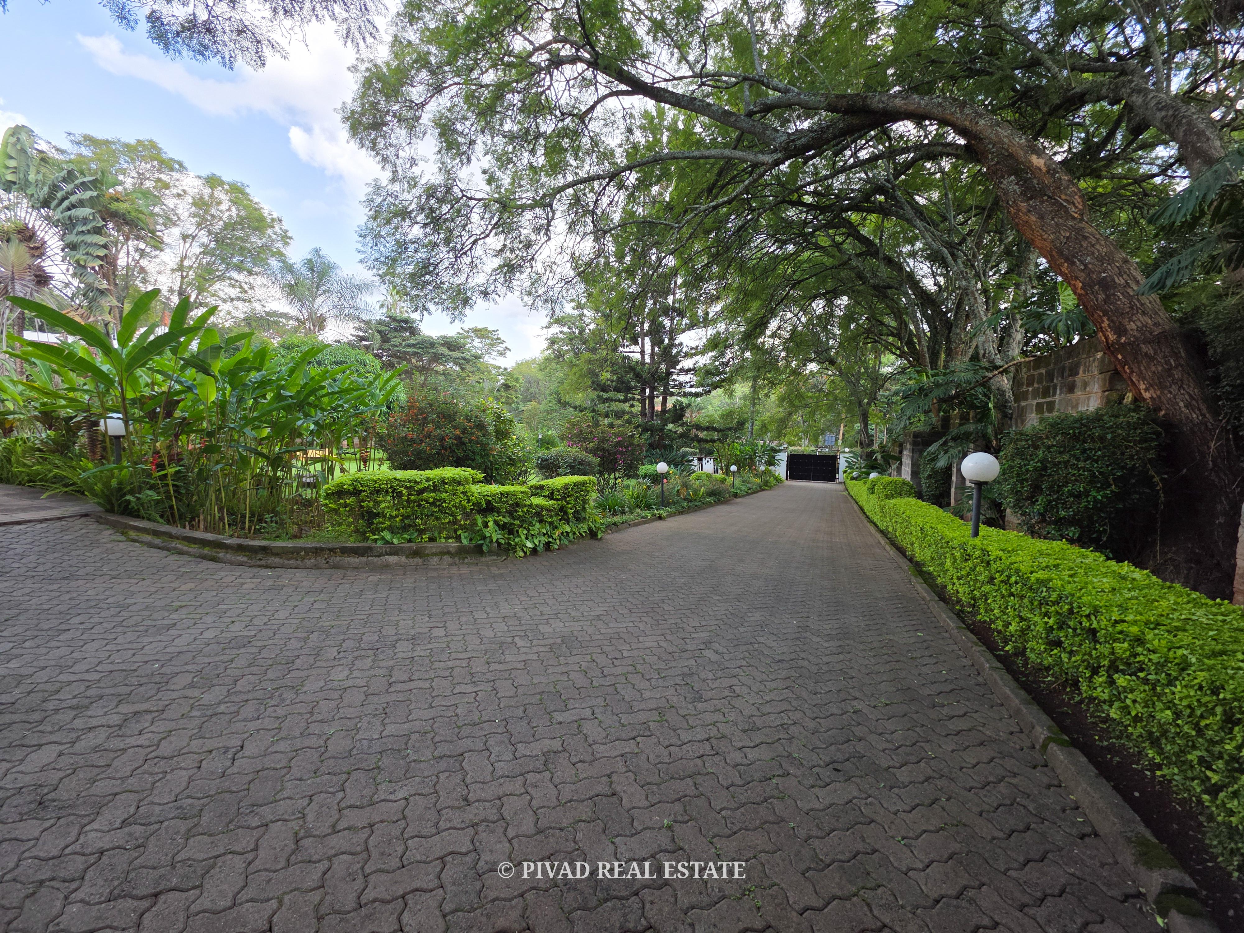 1 Acre Flat Land Available For Sale in Thigiri Estate