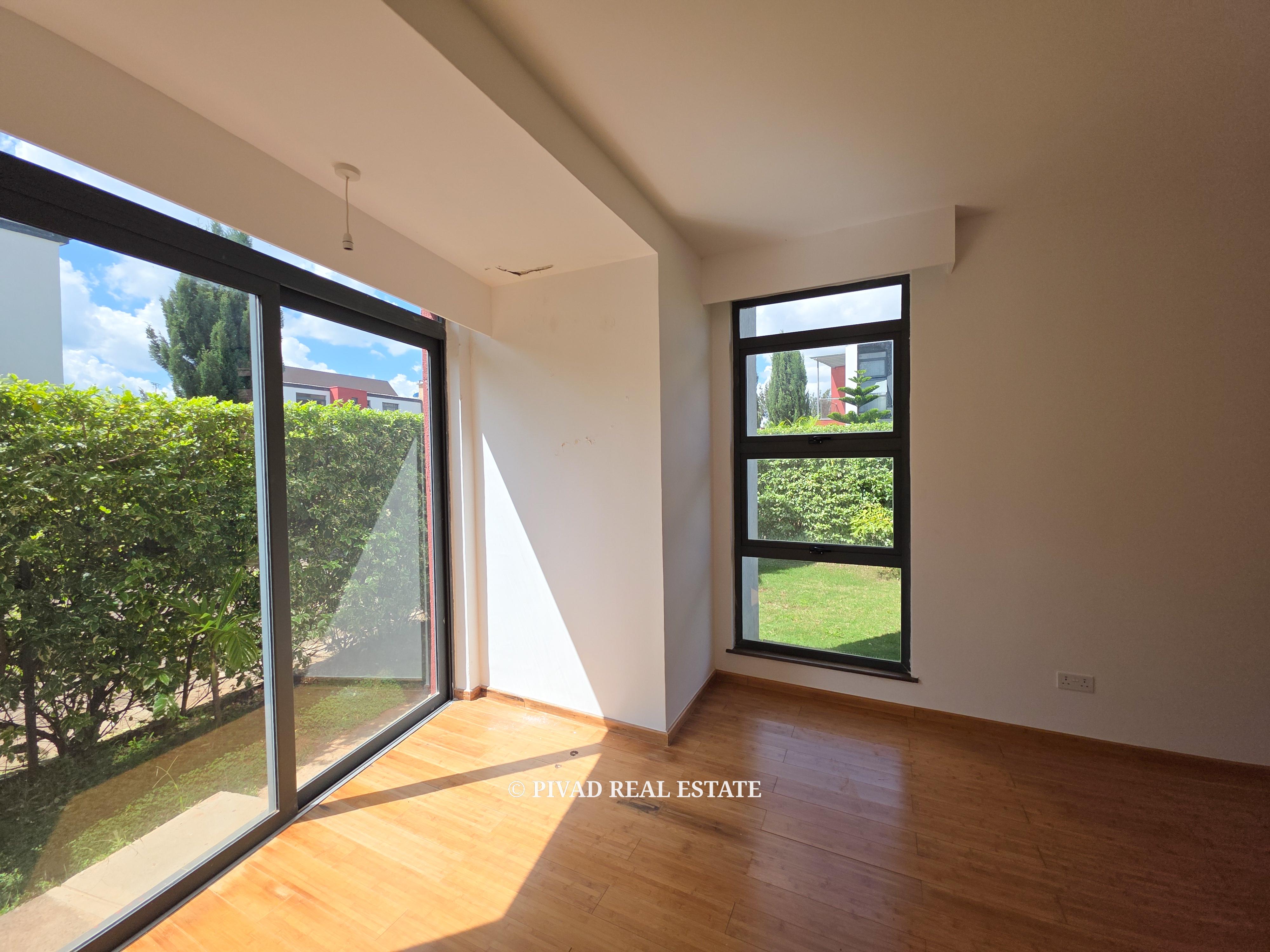 4 Bedroom Townhouse For Resale in Garden Estate