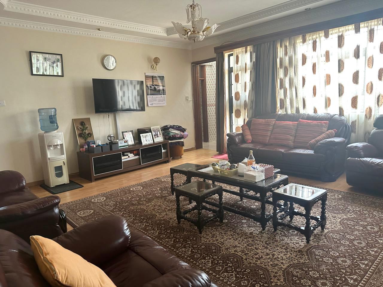 7 bedroom House available For Sale in Nyari Estate