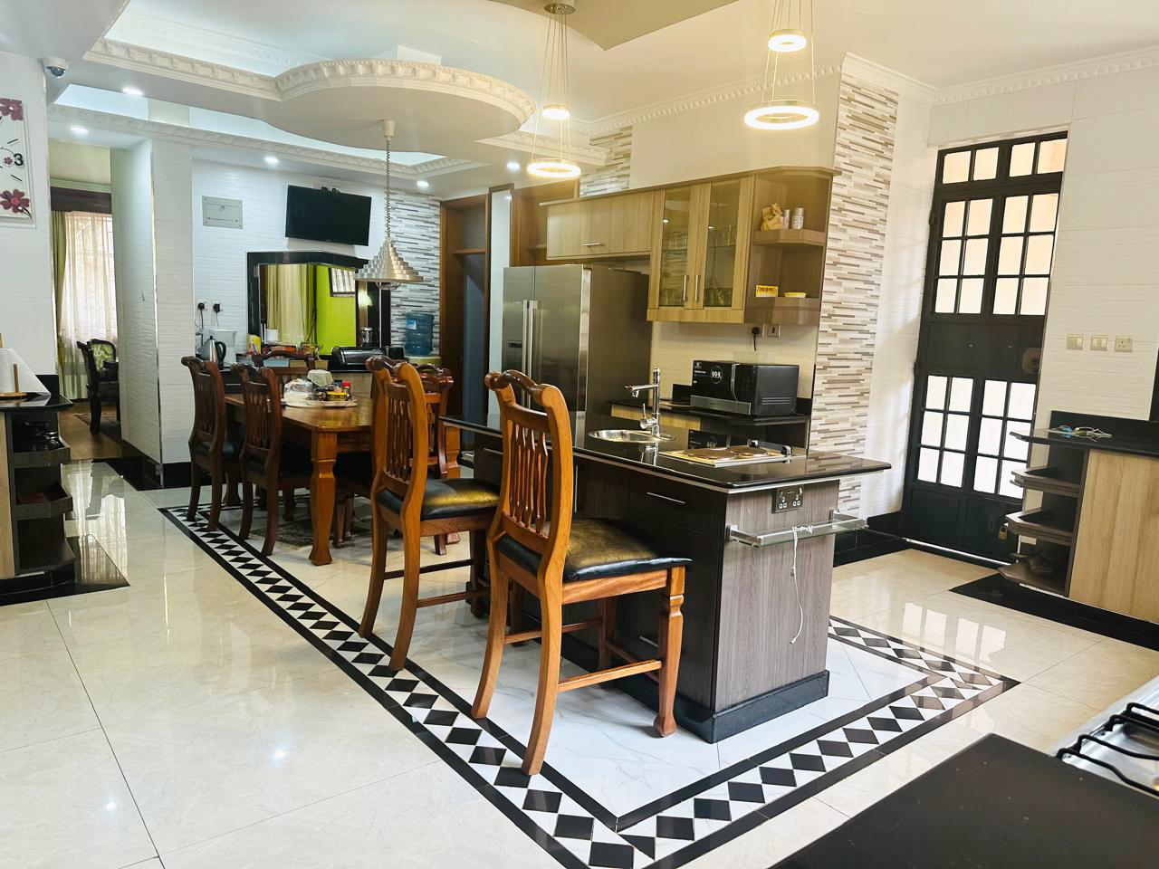 7 bedroom House available For Sale in Nyari Estate