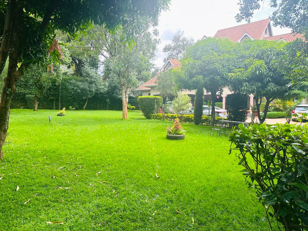 7 bedroom House available For Sale in Nyari Estate