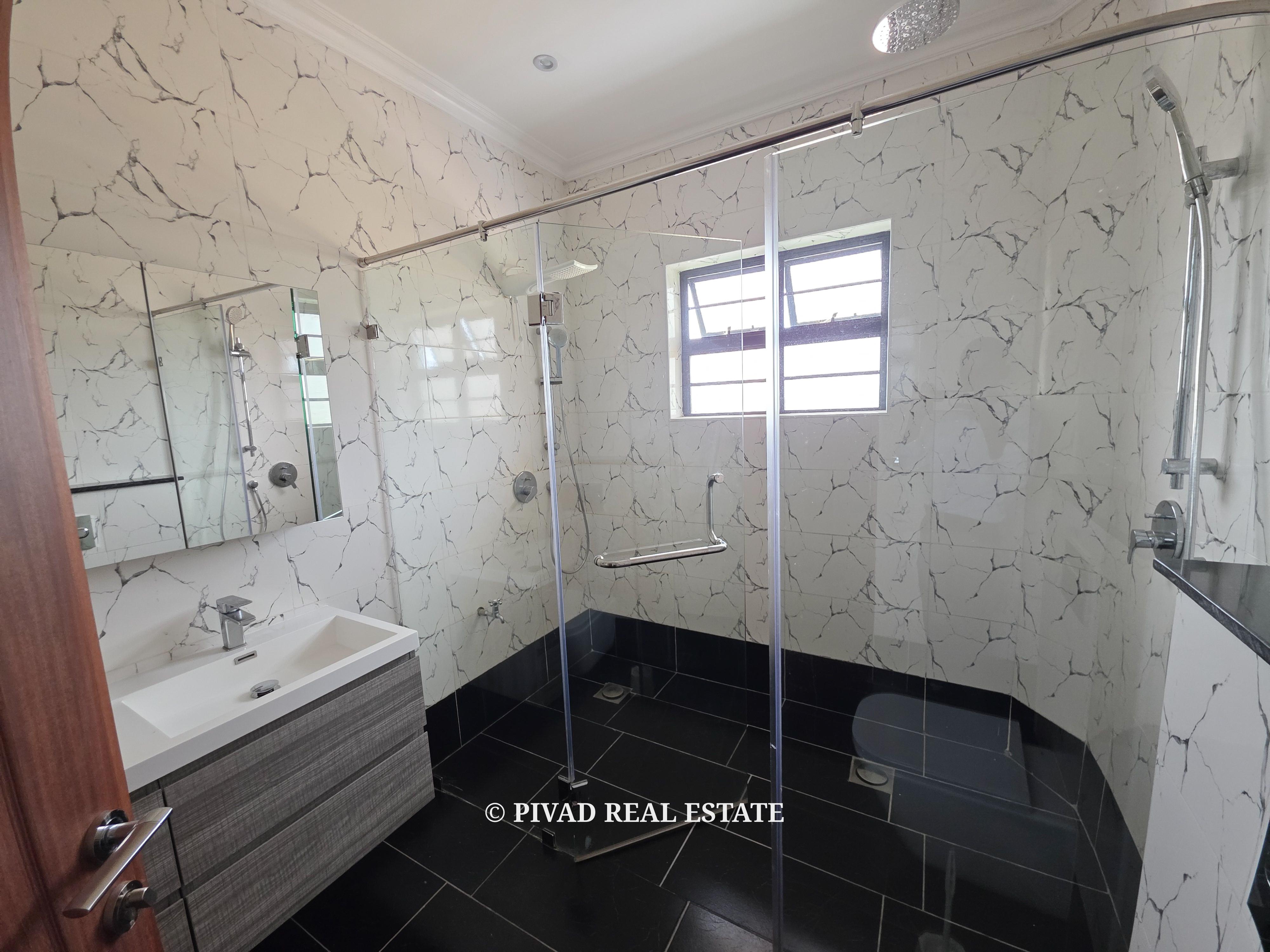 5 Bedroom Hose For Rent at Runda Paradise