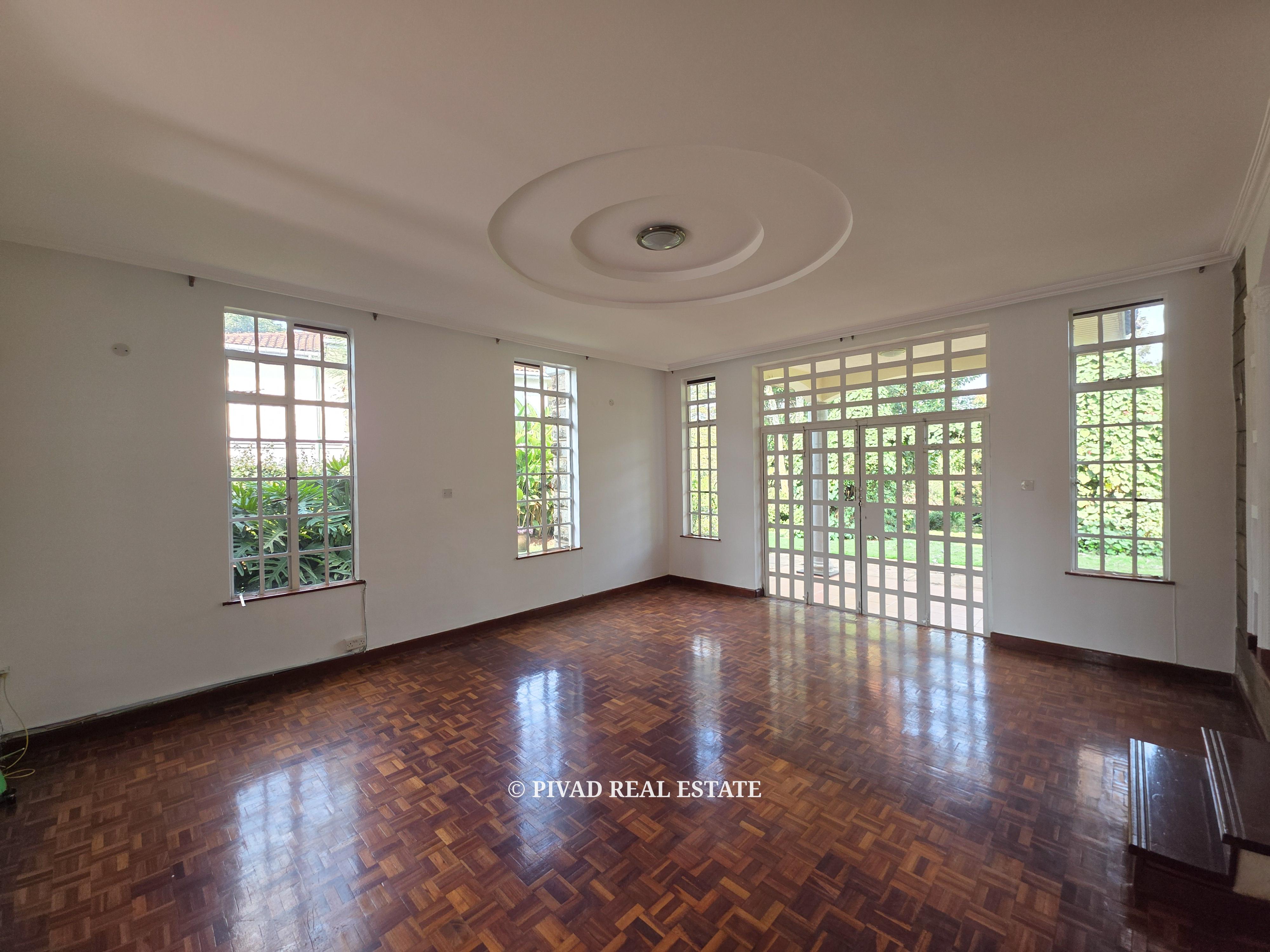 4 Bedroom House For Sale in Rosslyn