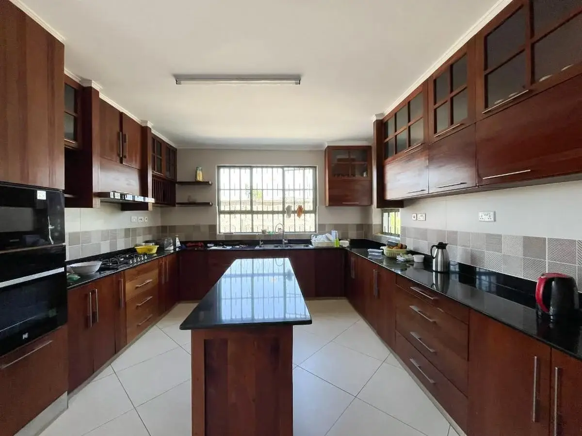 6 Bed House with Staff Quarters in Karen
