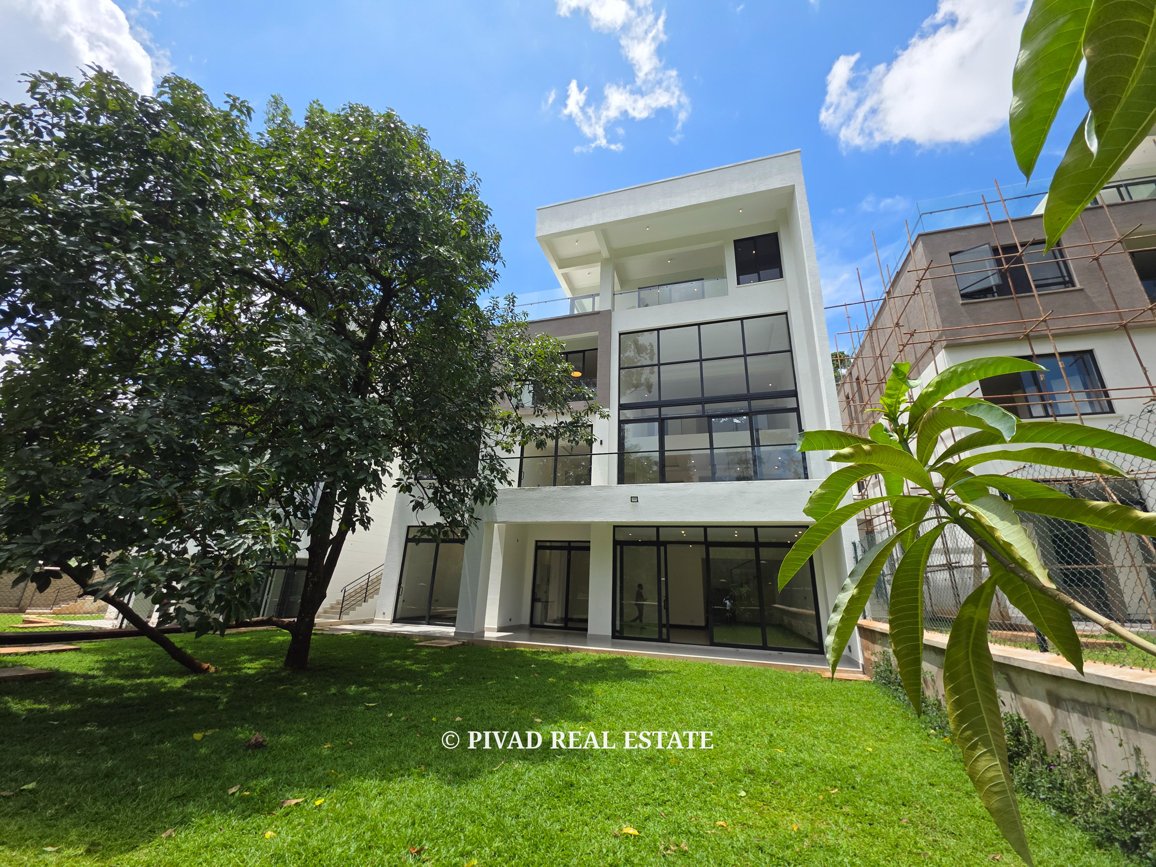 5 Bedroom House with a Dsq For 2 Available For Sale - Old Kitisuru