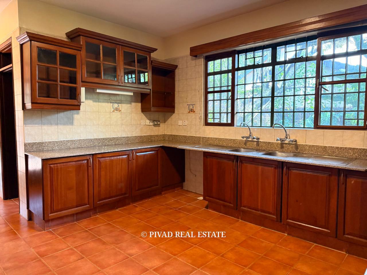 6 Bedroom House Available for Sale in Nyari Estate.
