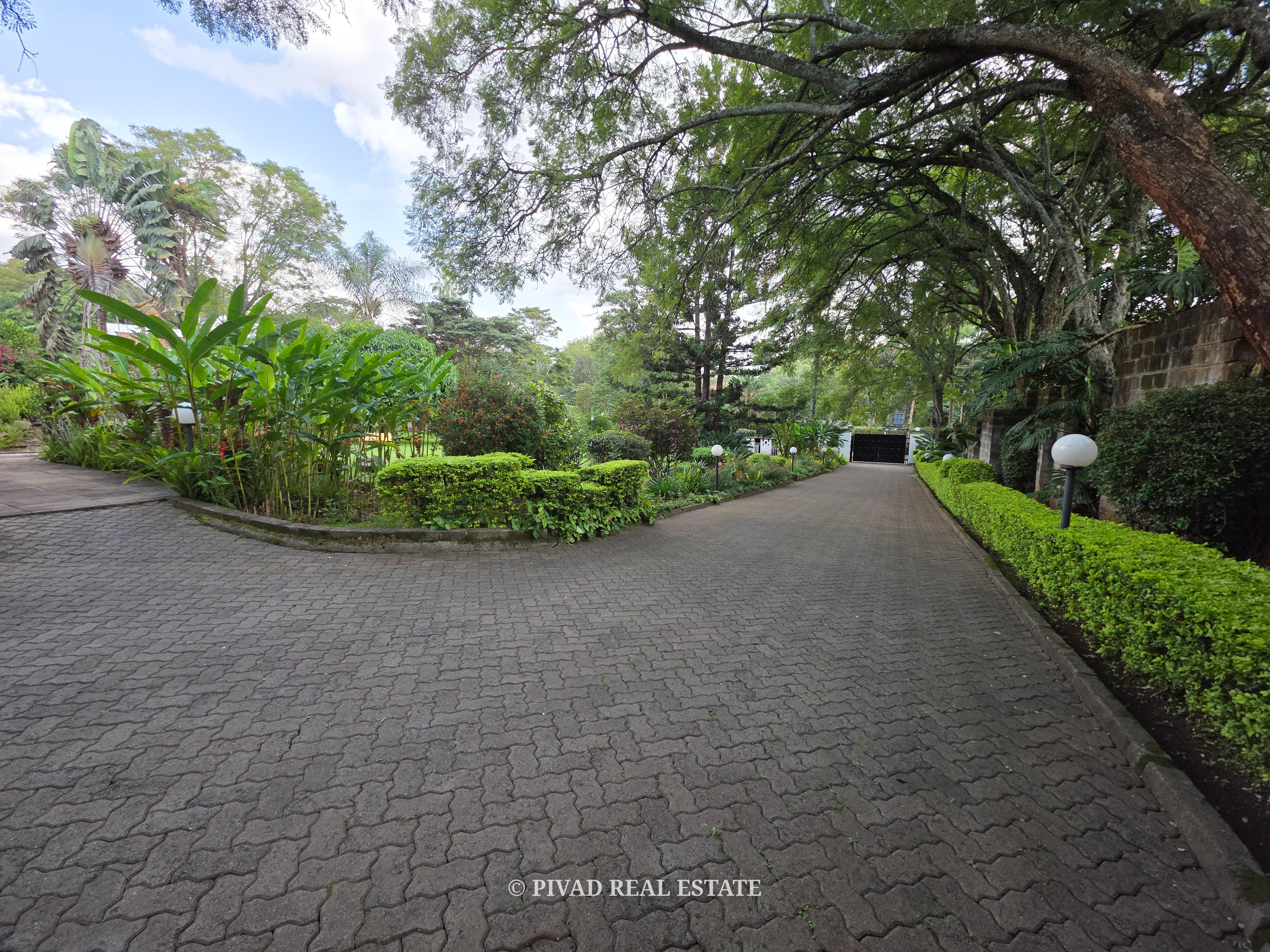 1 Acre Flat Land Available For Sale in Thigiri Estate