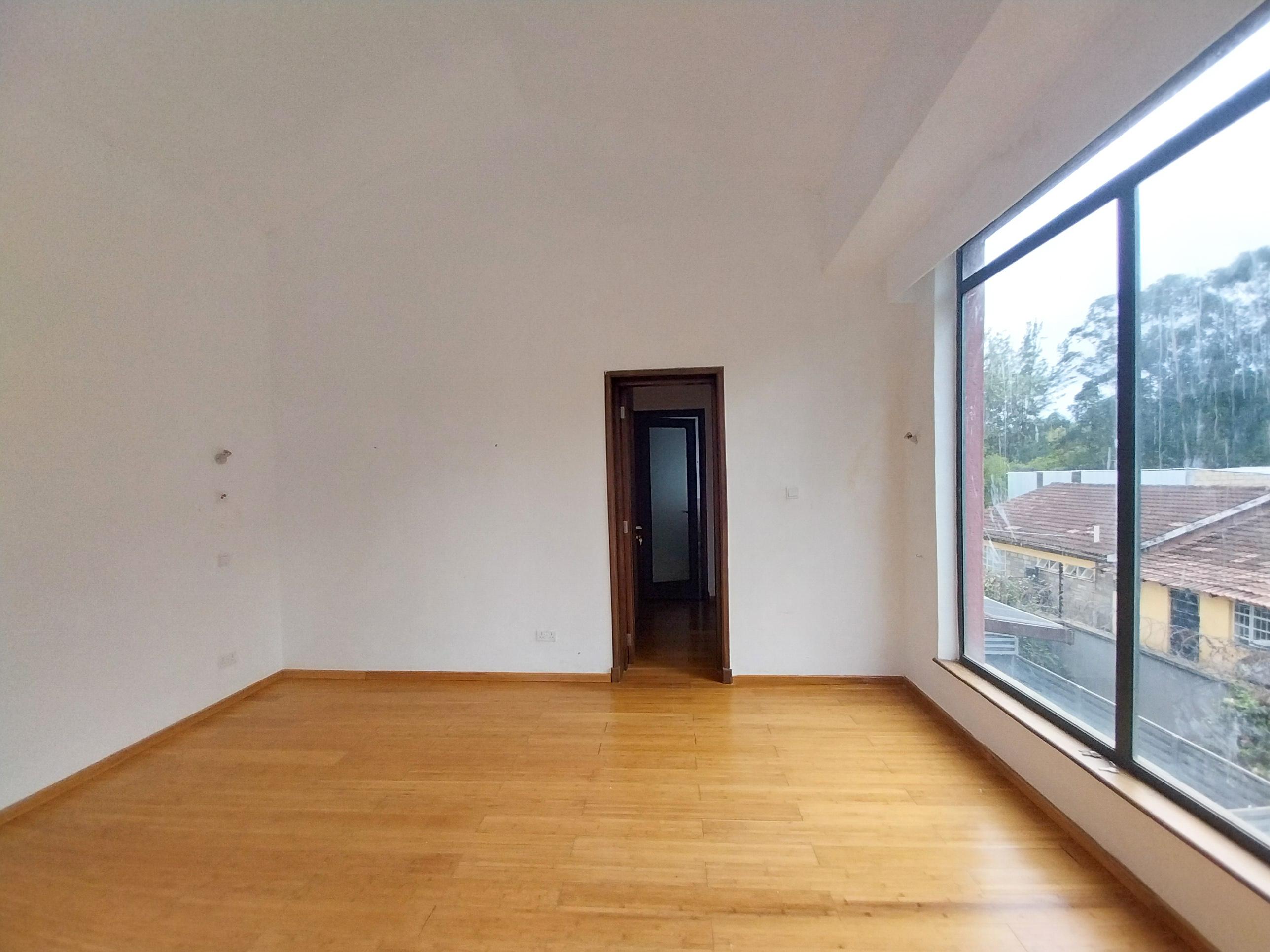 4 Bedroom Townhouse For Resale in Garden Estate