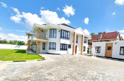 Newly built 6 Bedroom House available for sale in Mushroom Gardens