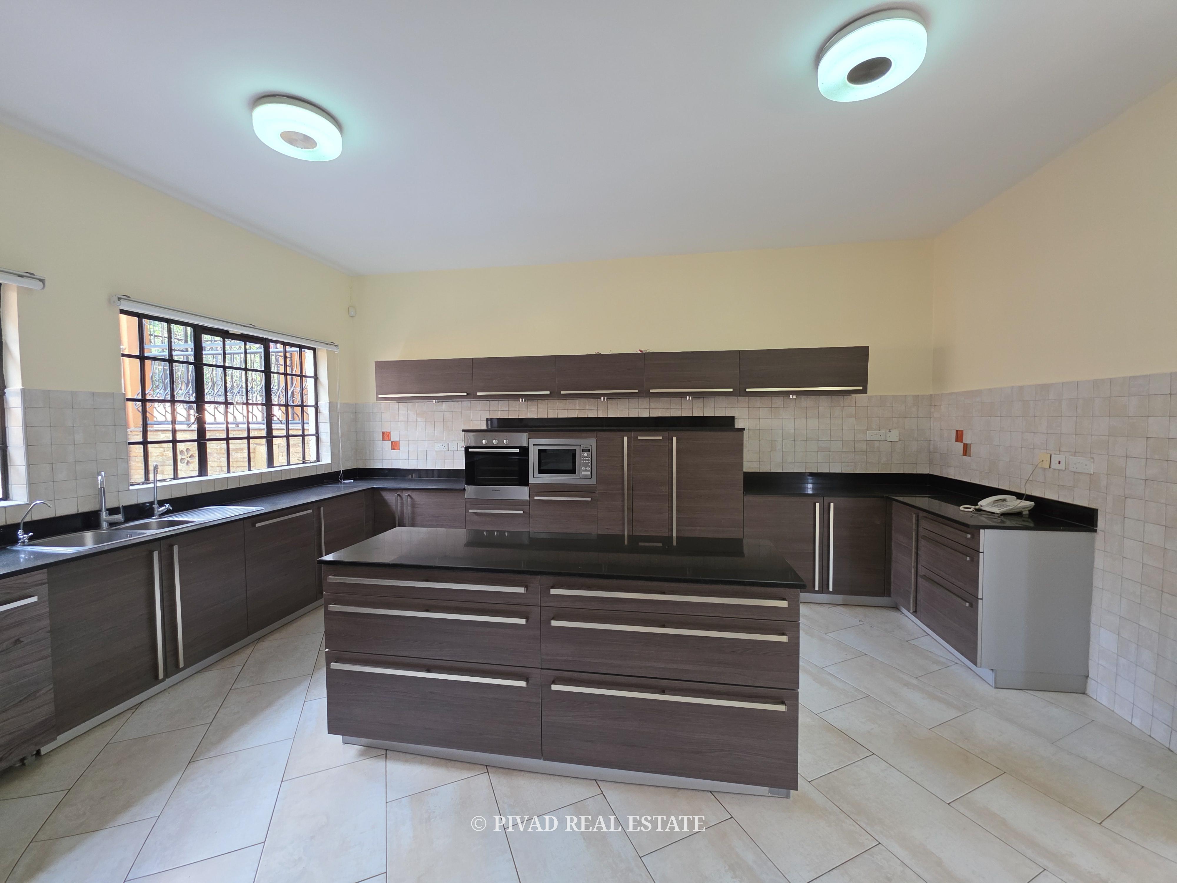 Luxurious 5 Bedroom townhouse available for sale in Lower Kabete