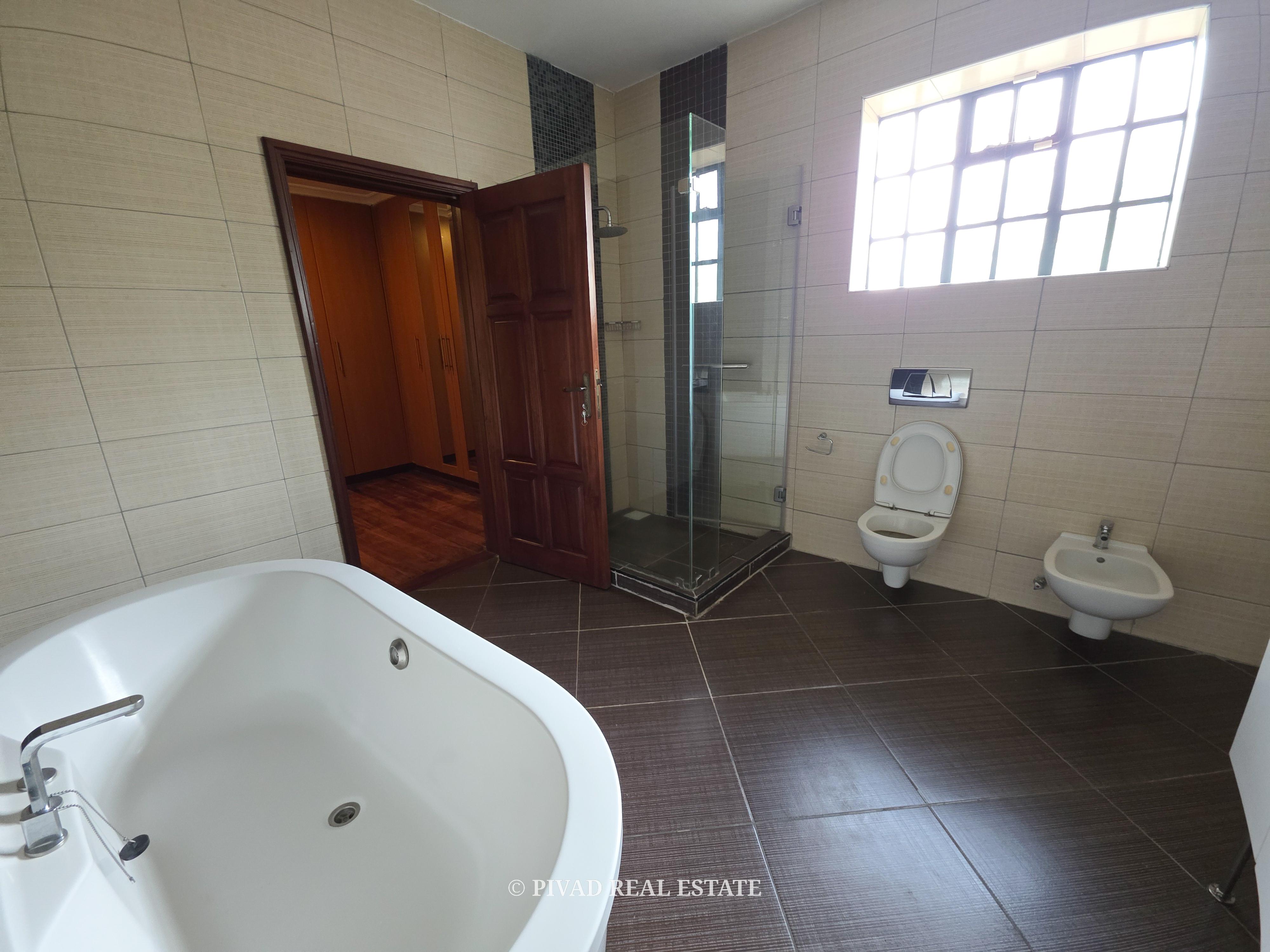 Luxurious 5 Bedroom townhouse available for sale in Lower Kabete