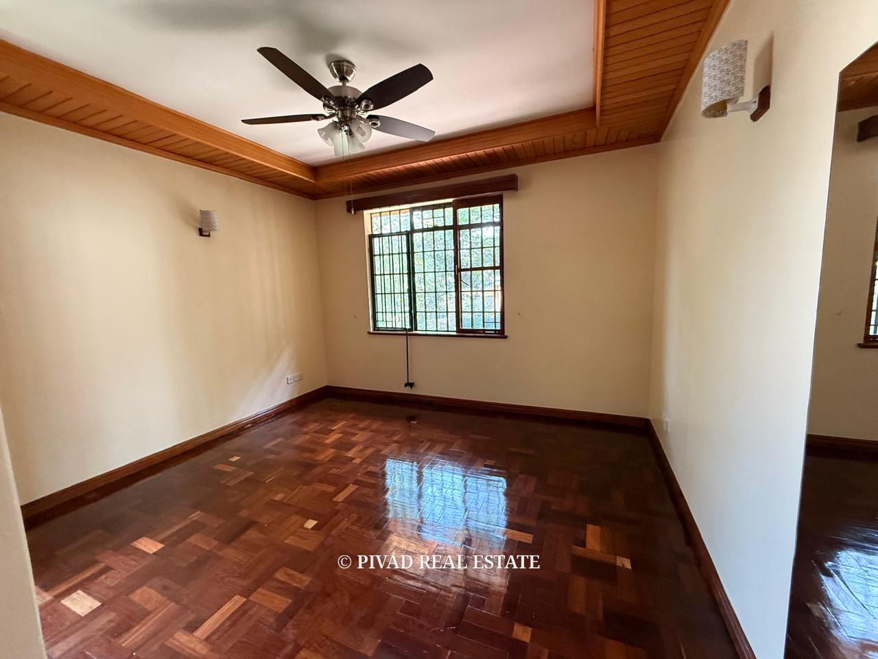 Homely 6 bedroom House with Dsq for 2 available for Sale in Nyari Estate.