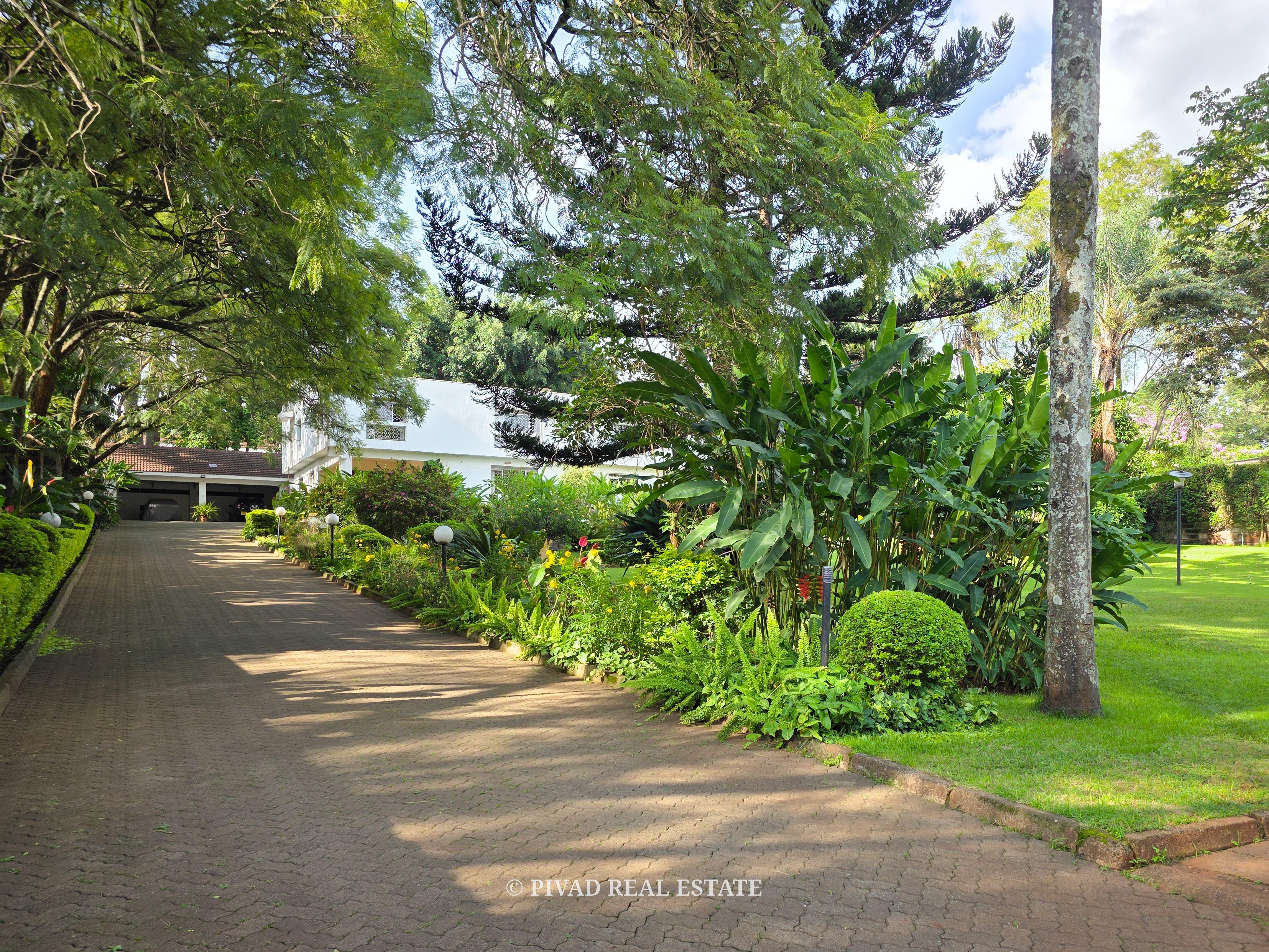 1 Acre Flat Land Available For Sale in Thigiri Estate with an Old House