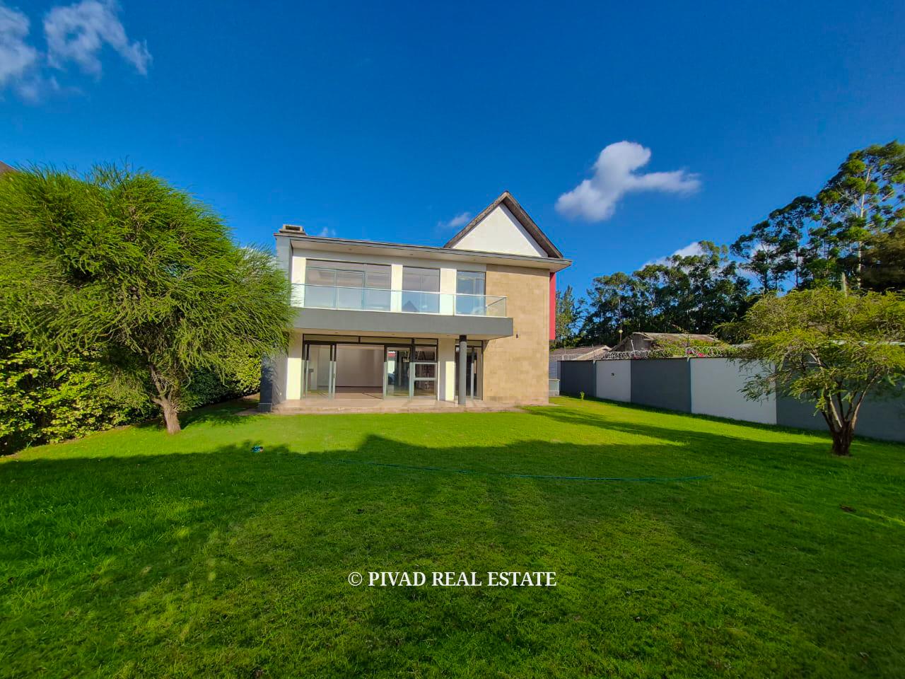 4 Bedroom Townhouse Available For Resale in Garden Estate
