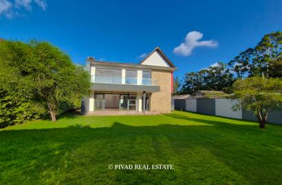 4 Bedroom Townhouse For Resale in Garden Estate