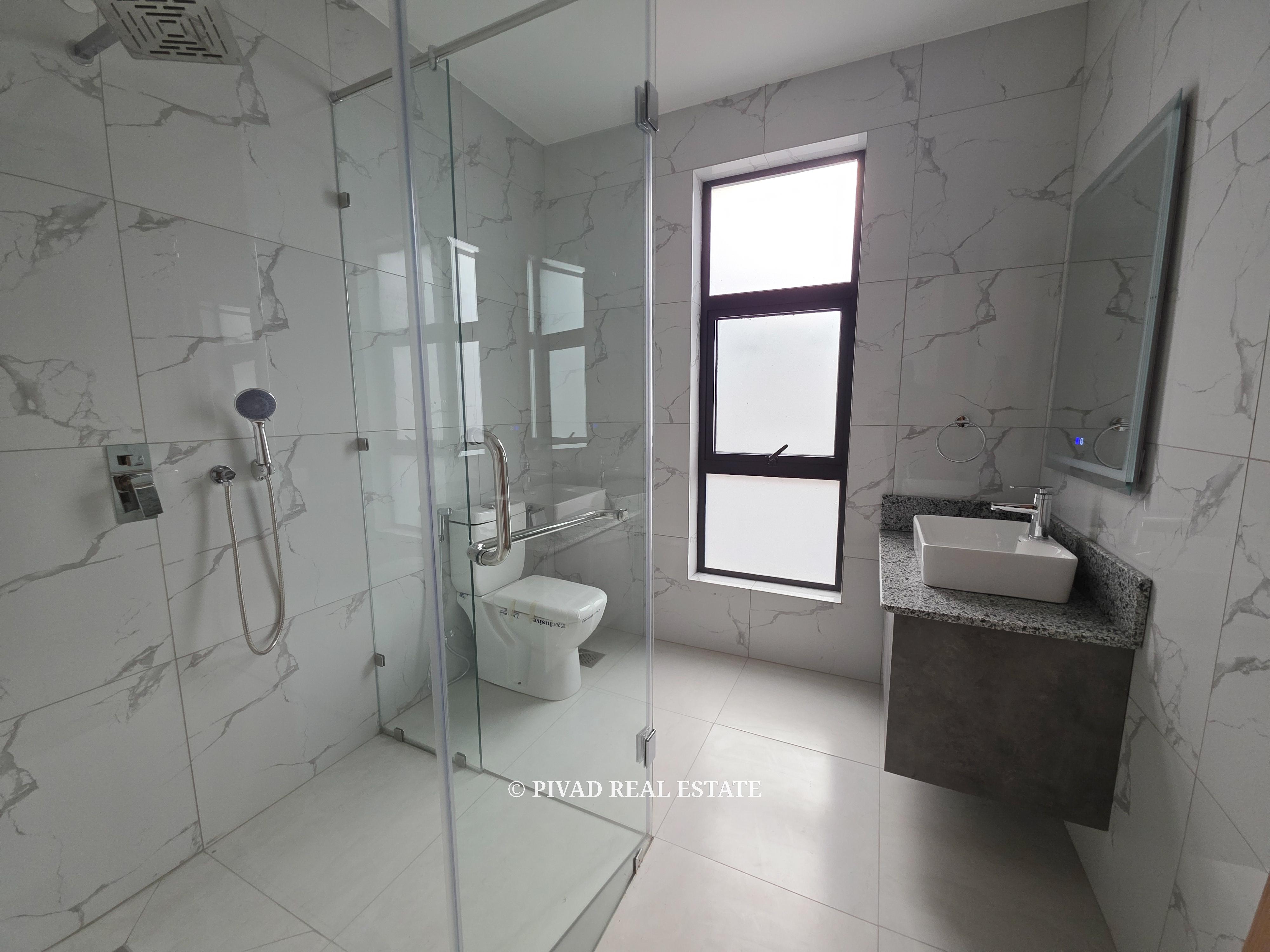 143 Brookview Estate in Membley