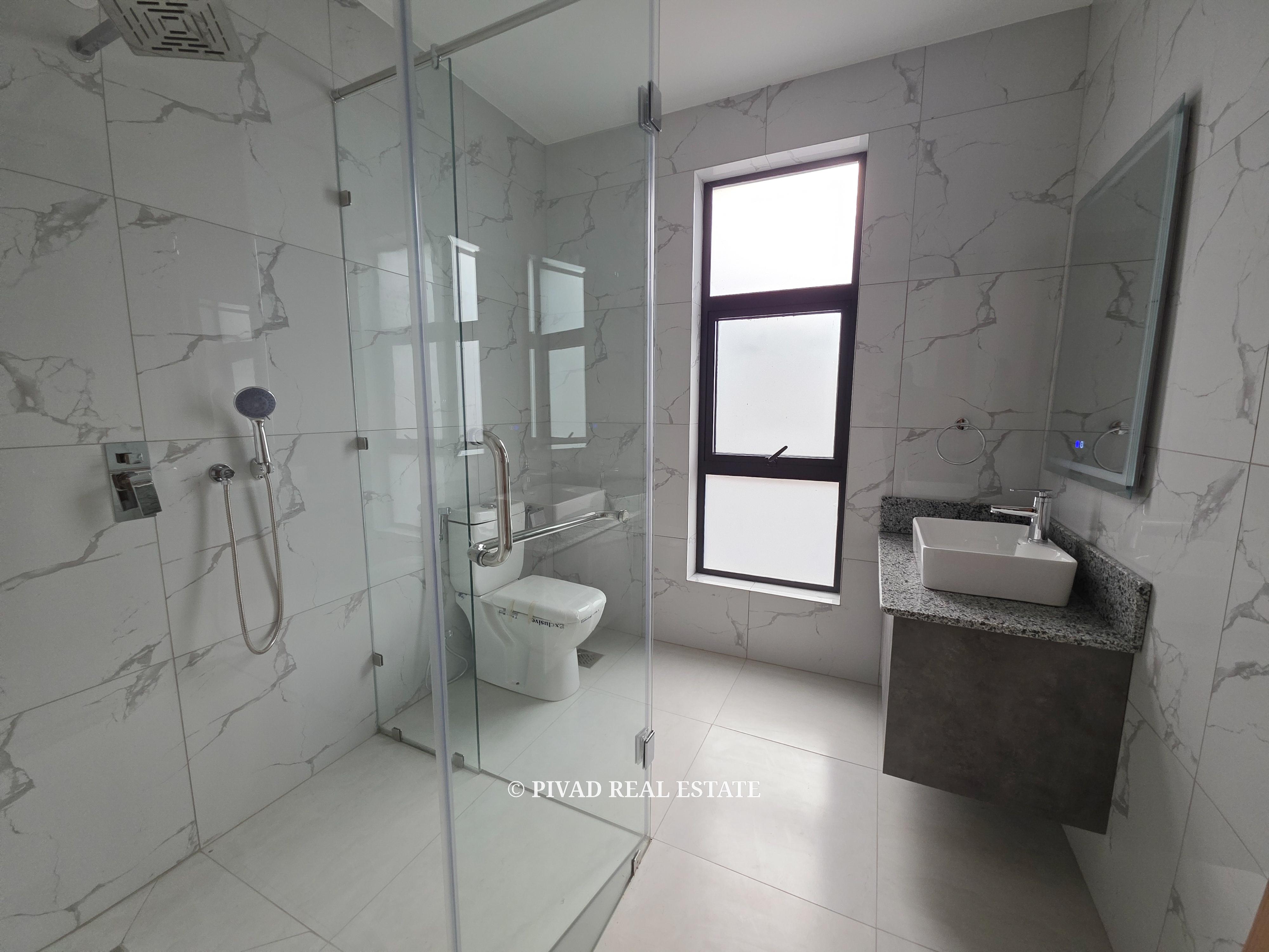 143 Brookview Estate in Membley