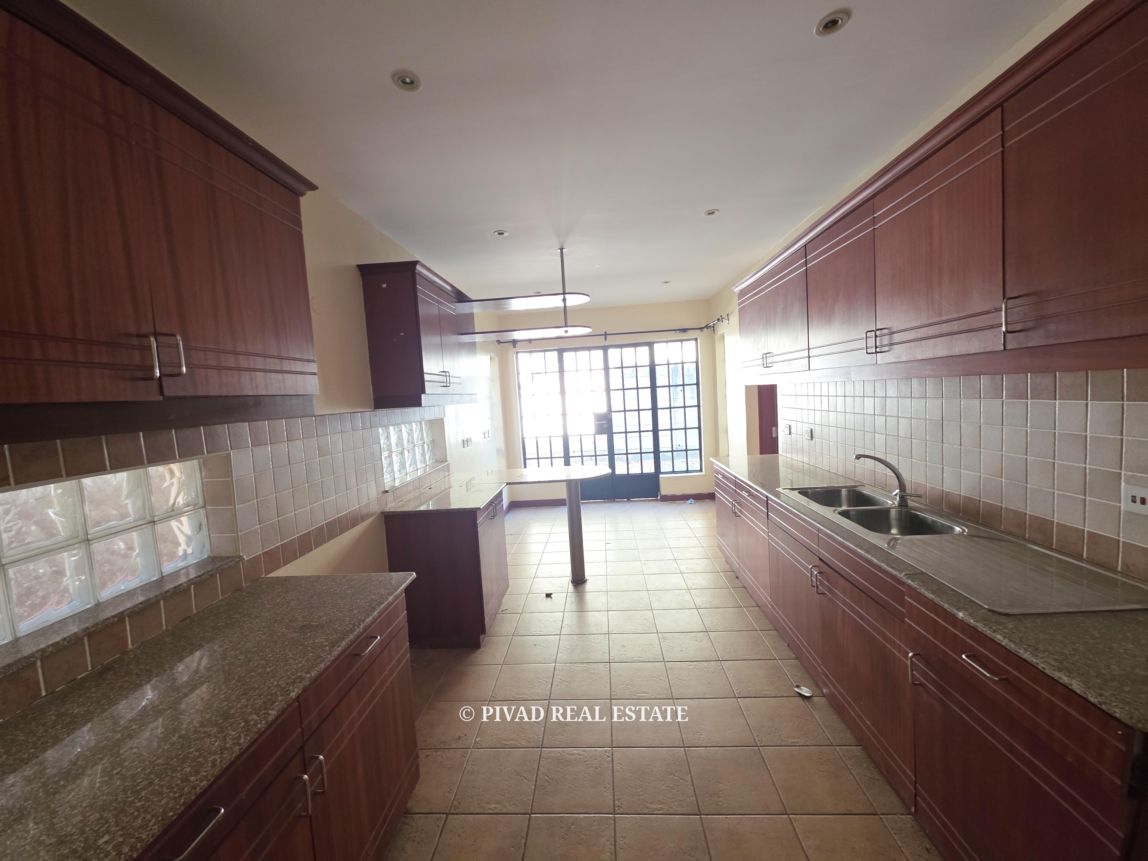 5 Bedroom townhouse available for Sale in Spring Valley