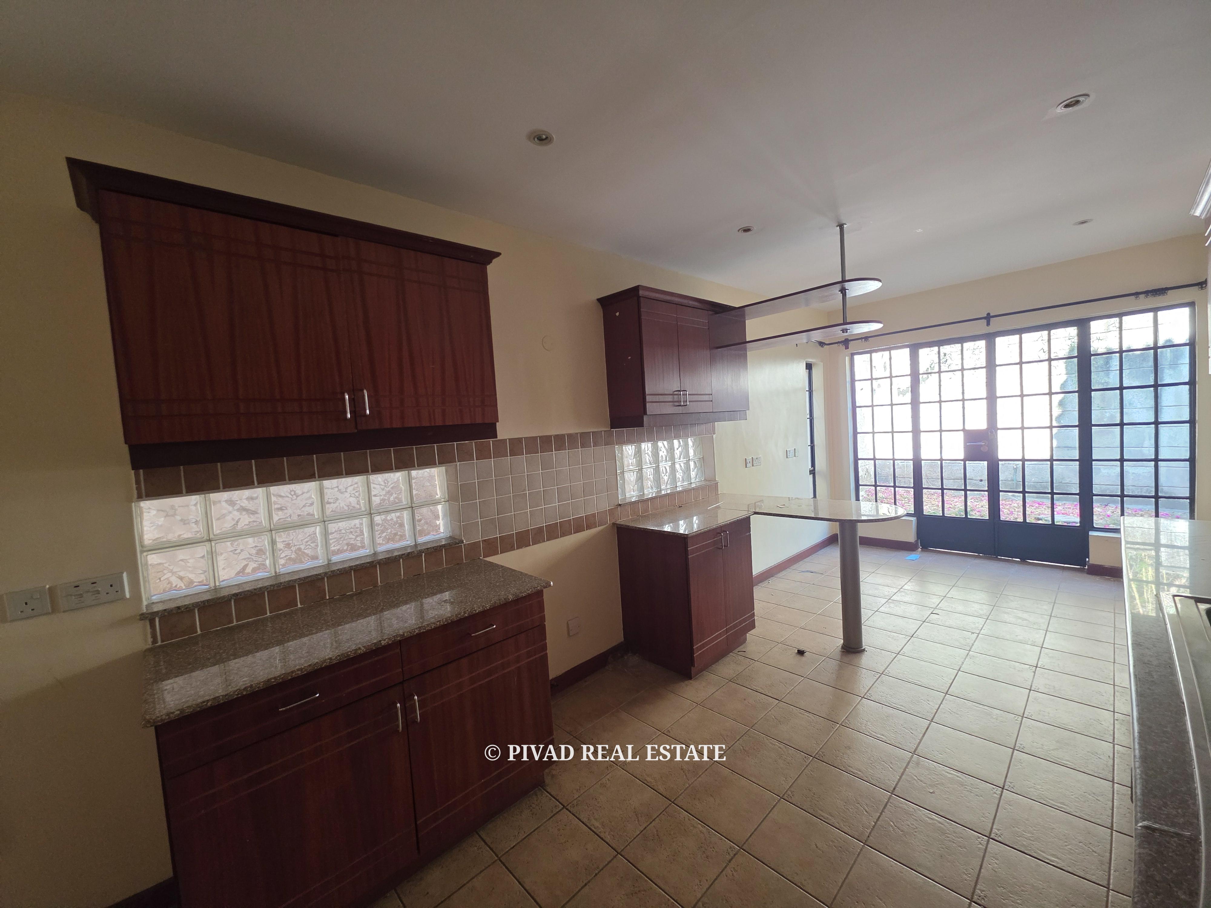 5 Bedroom townhouse available for Sale in Spring Valley