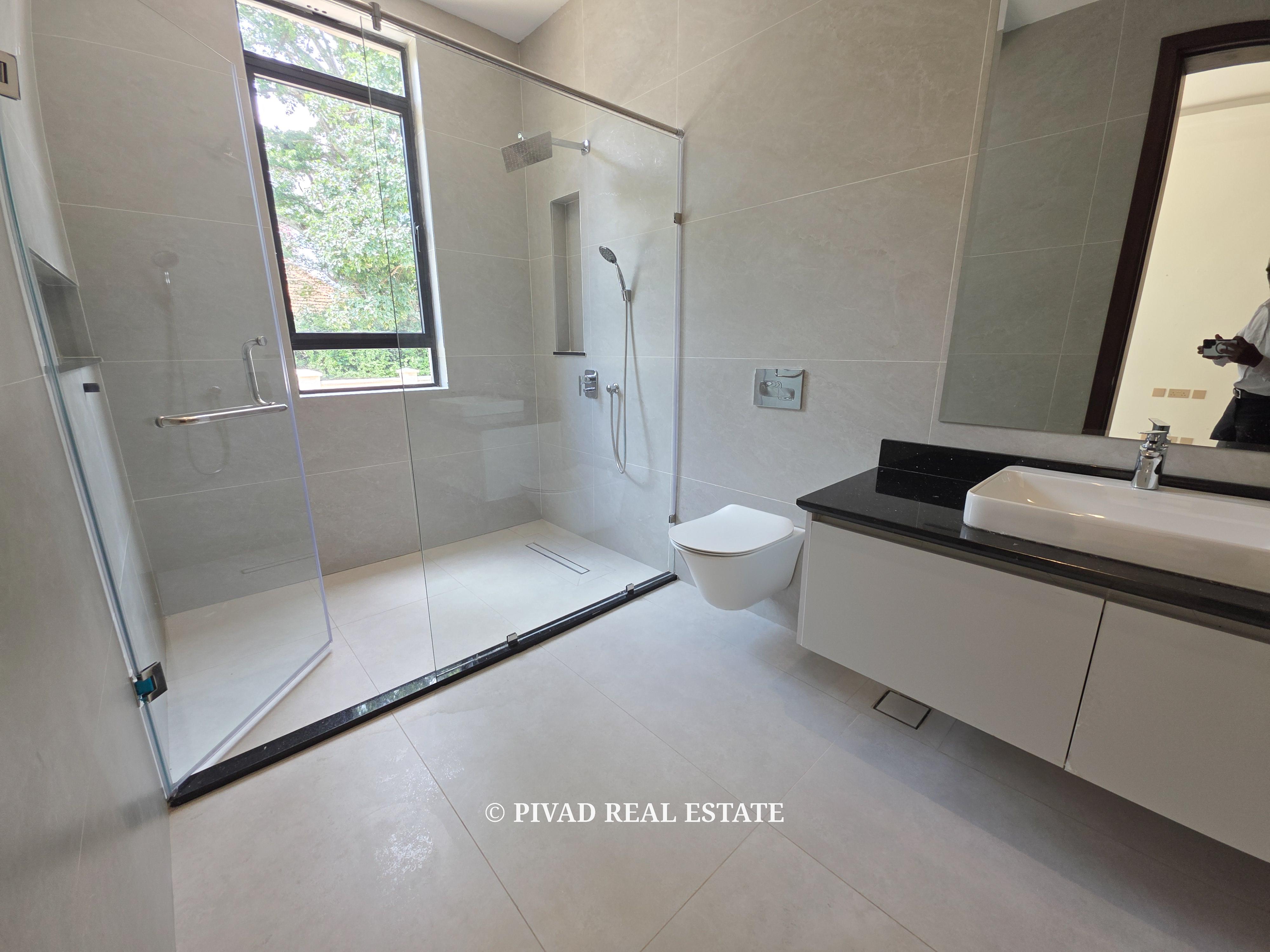 5 Bedroom House with a Dsq For 2 Available For Rent - Old Kitisuru