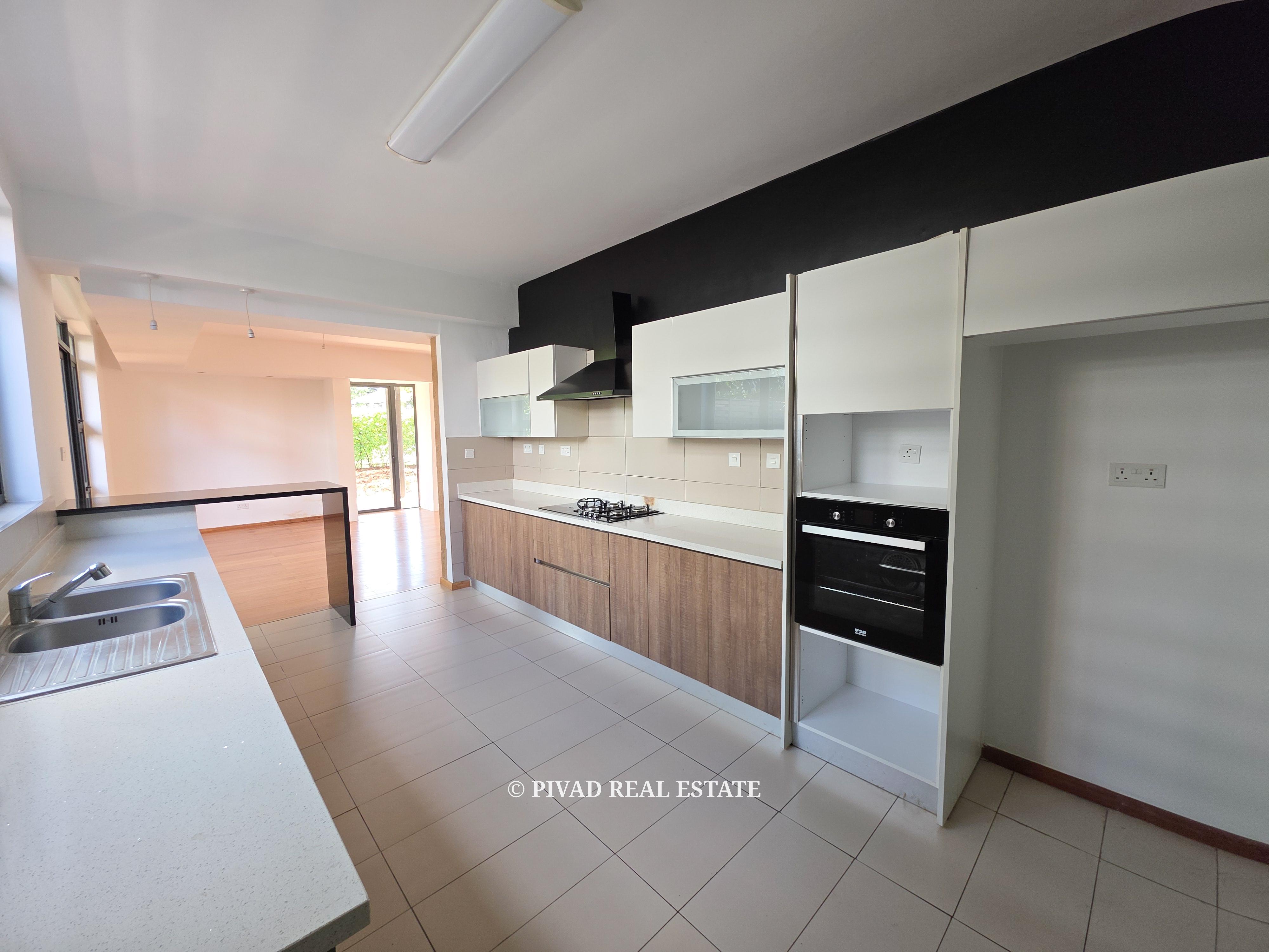 4 Bedroom Townhouse For Resale in Garden Estate