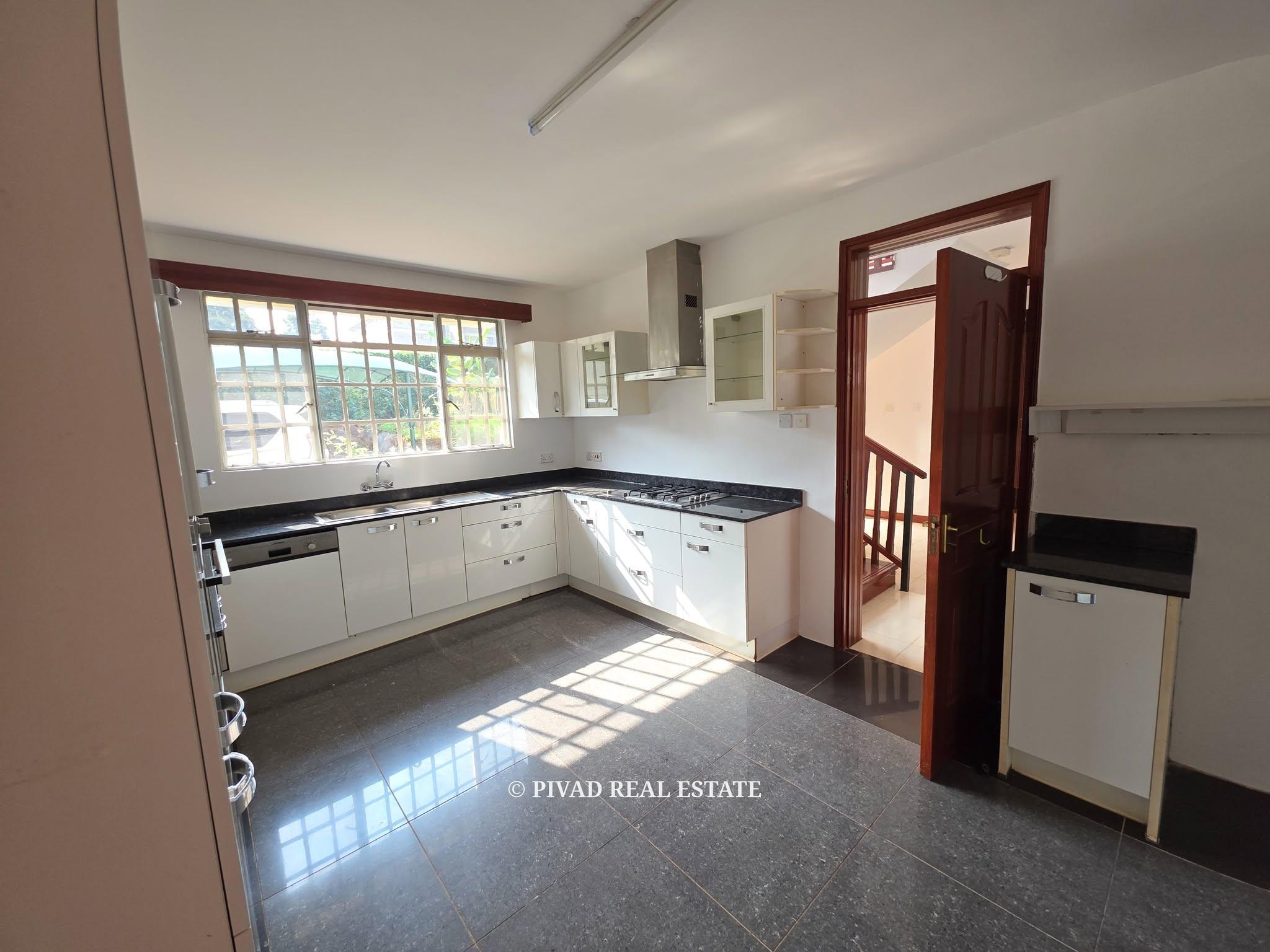 4 Bedroom House available for Sale in Rosslyn Estate