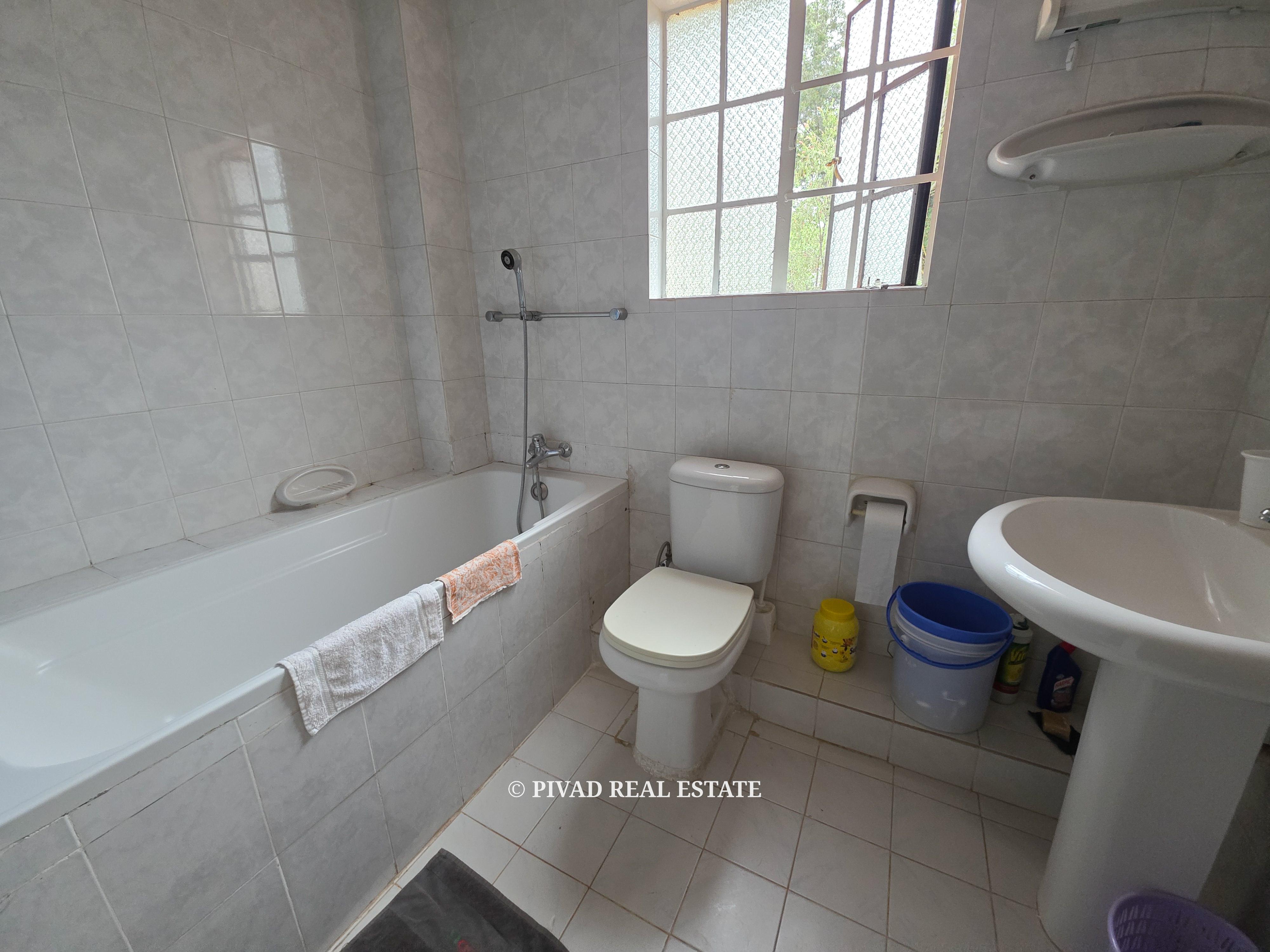 5 Bedroom Home Available for Sale in Runda.