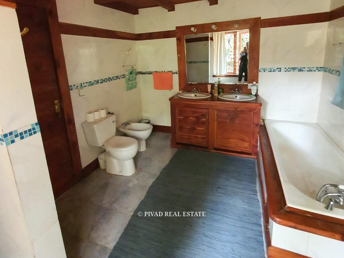 4 Bedroom House Available For Rent in Rosslyn Estate