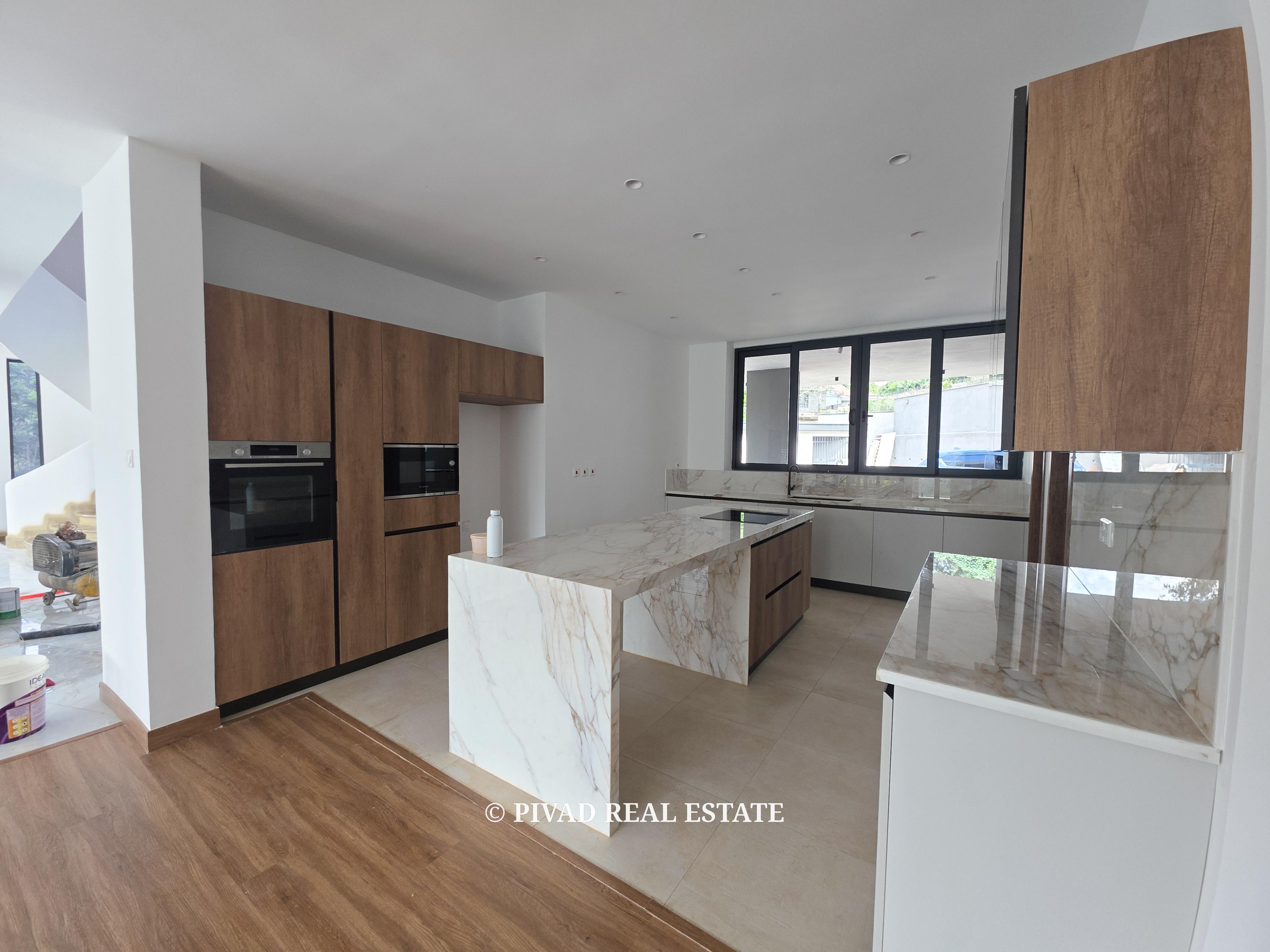 Newly built and Modern 5 Bedroom House for Sale in Nyari Estate
