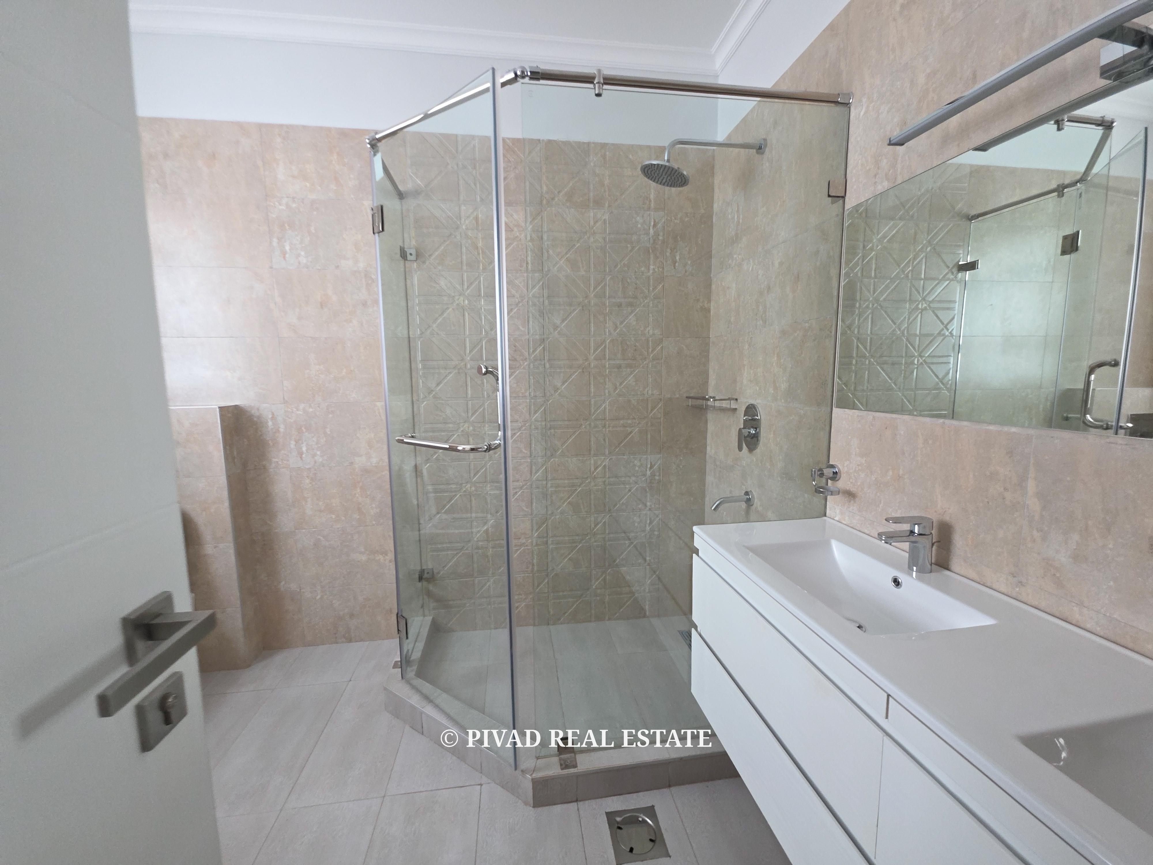 5 Bedroom Villa Available For Sale in Five star Paradise Estate