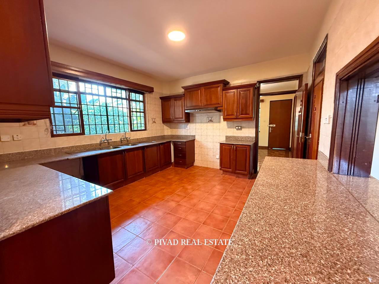 6 bedroom House Available for Sale in Nyari Estate.
